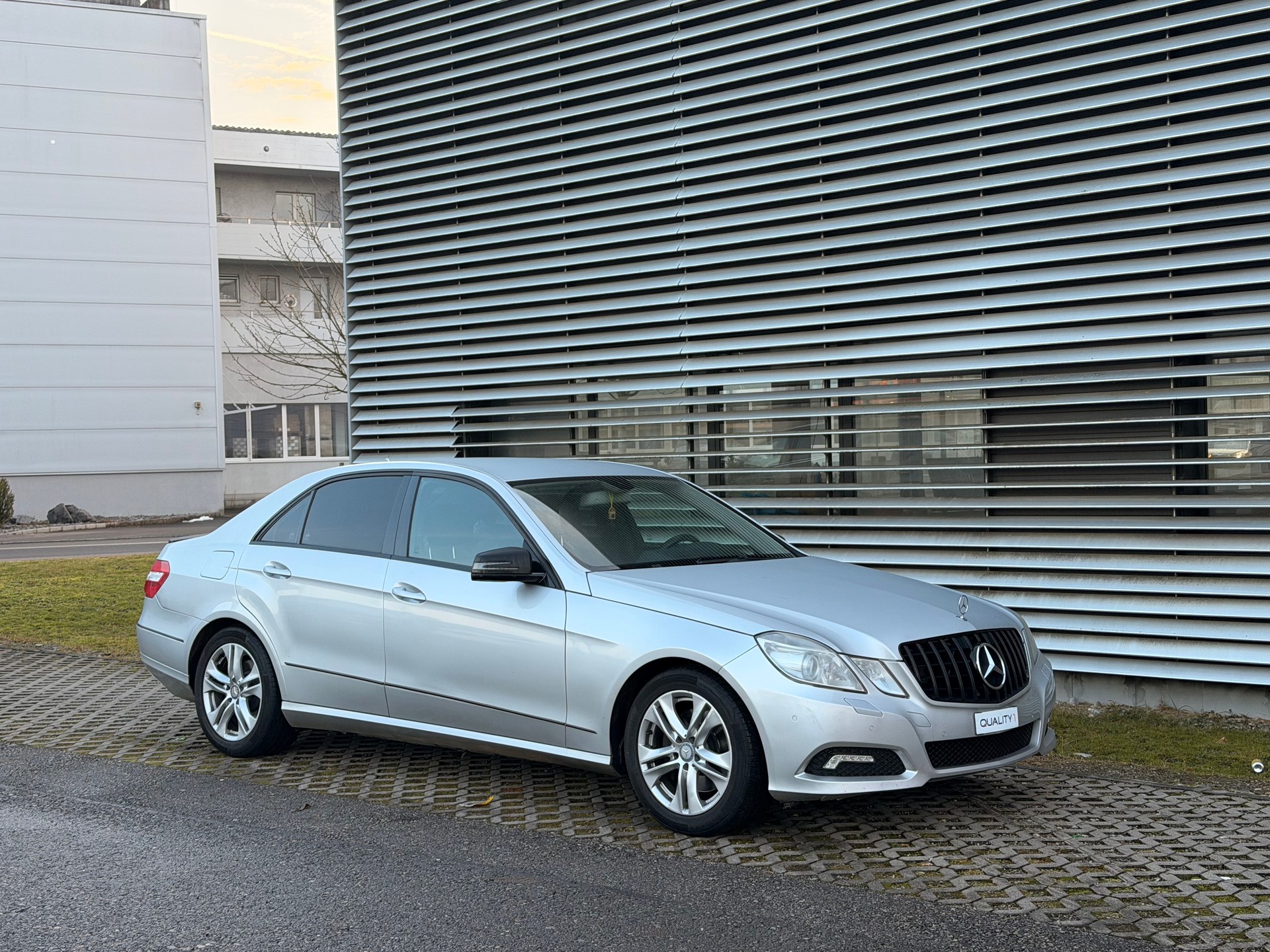 MERCEDES-BENZ E 350 Elégance 4Matic 7G-Tronic-image-5