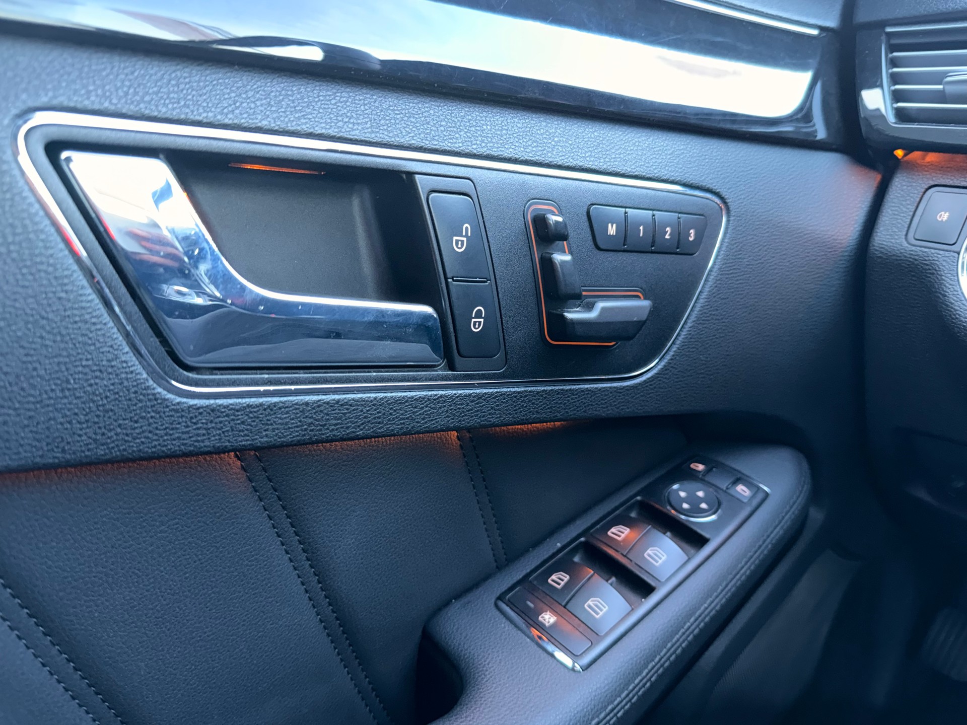 MERCEDES-BENZ E 350 Elégance 4Matic 7G-Tronic-image-8