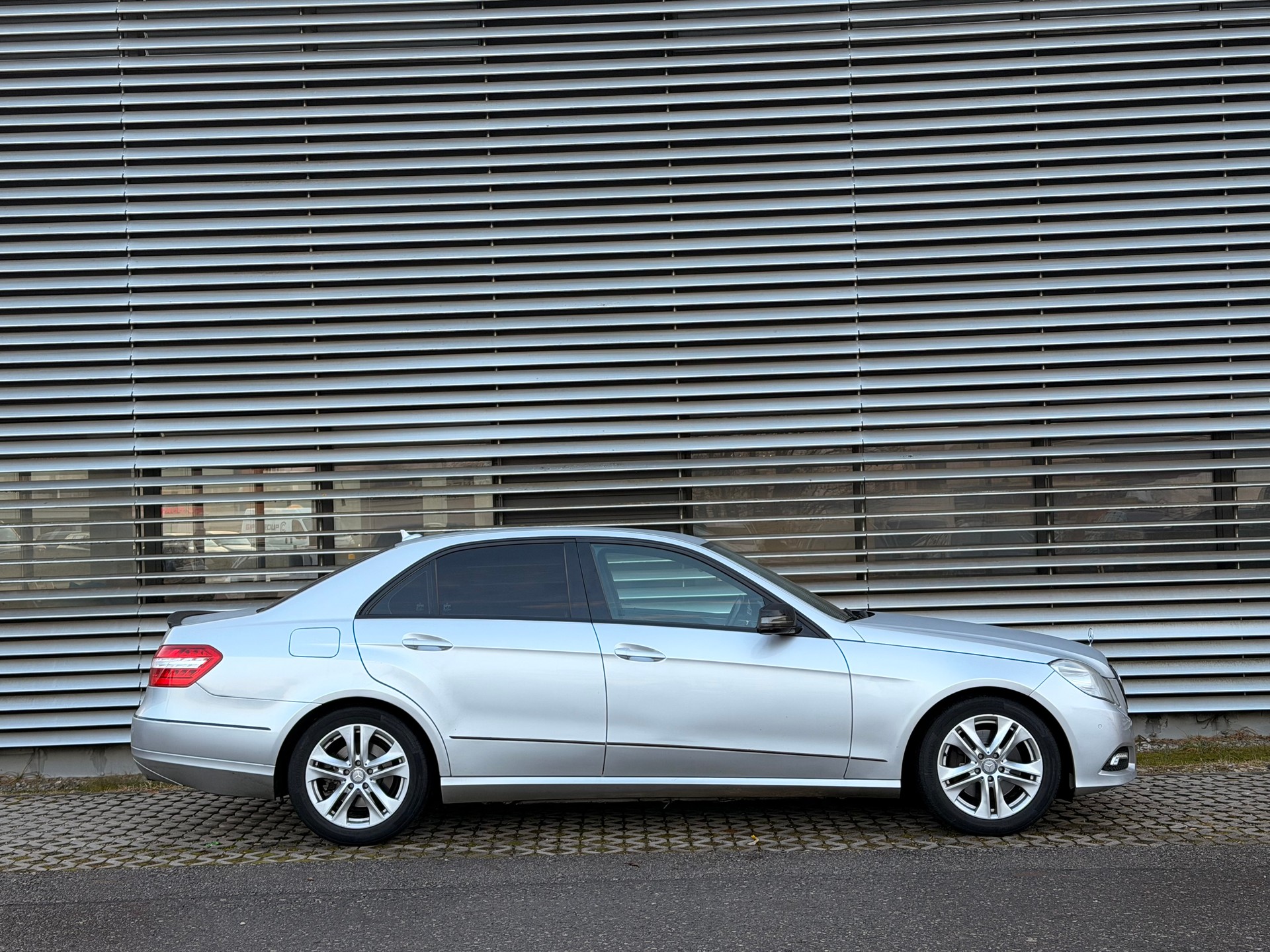 MERCEDES-BENZ E 350 Elégance 4Matic 7G-Tronic-image-6