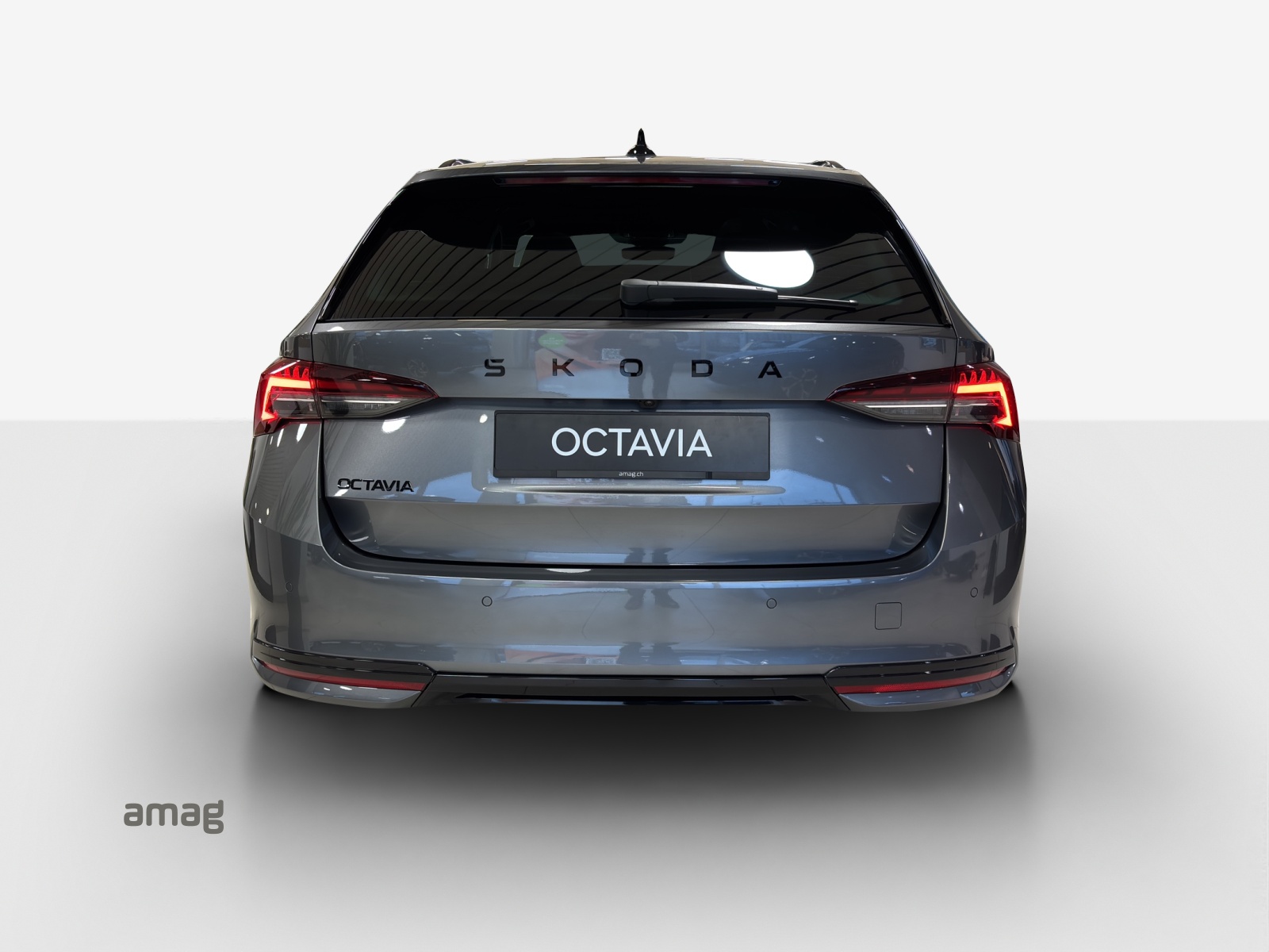 SKODA Octavia Combi 2.0 TSI DSG Dynamic 4x4-image-2