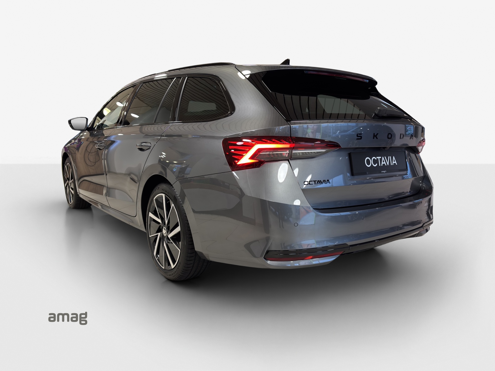 SKODA Octavia Combi 2.0 TSI DSG Dynamic 4x4-image-1