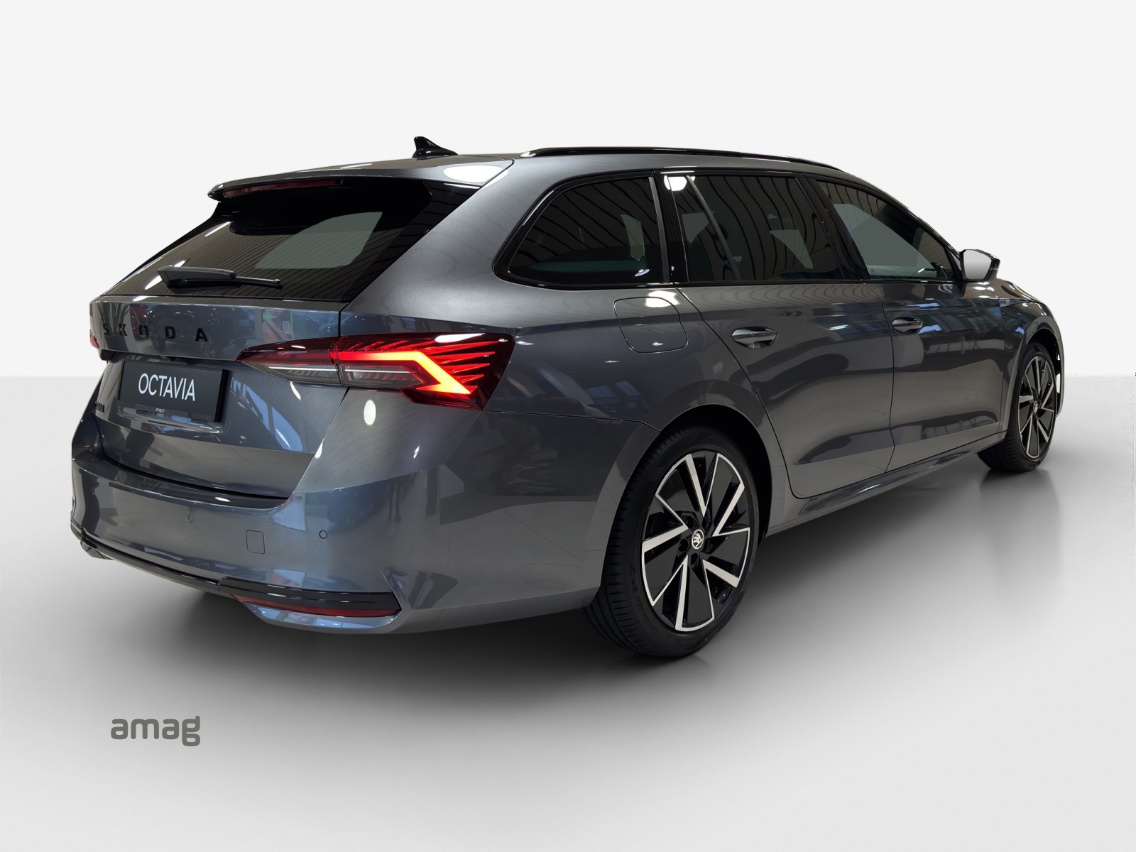 SKODA Octavia Combi 2.0 TSI DSG Dynamic 4x4-image-3
