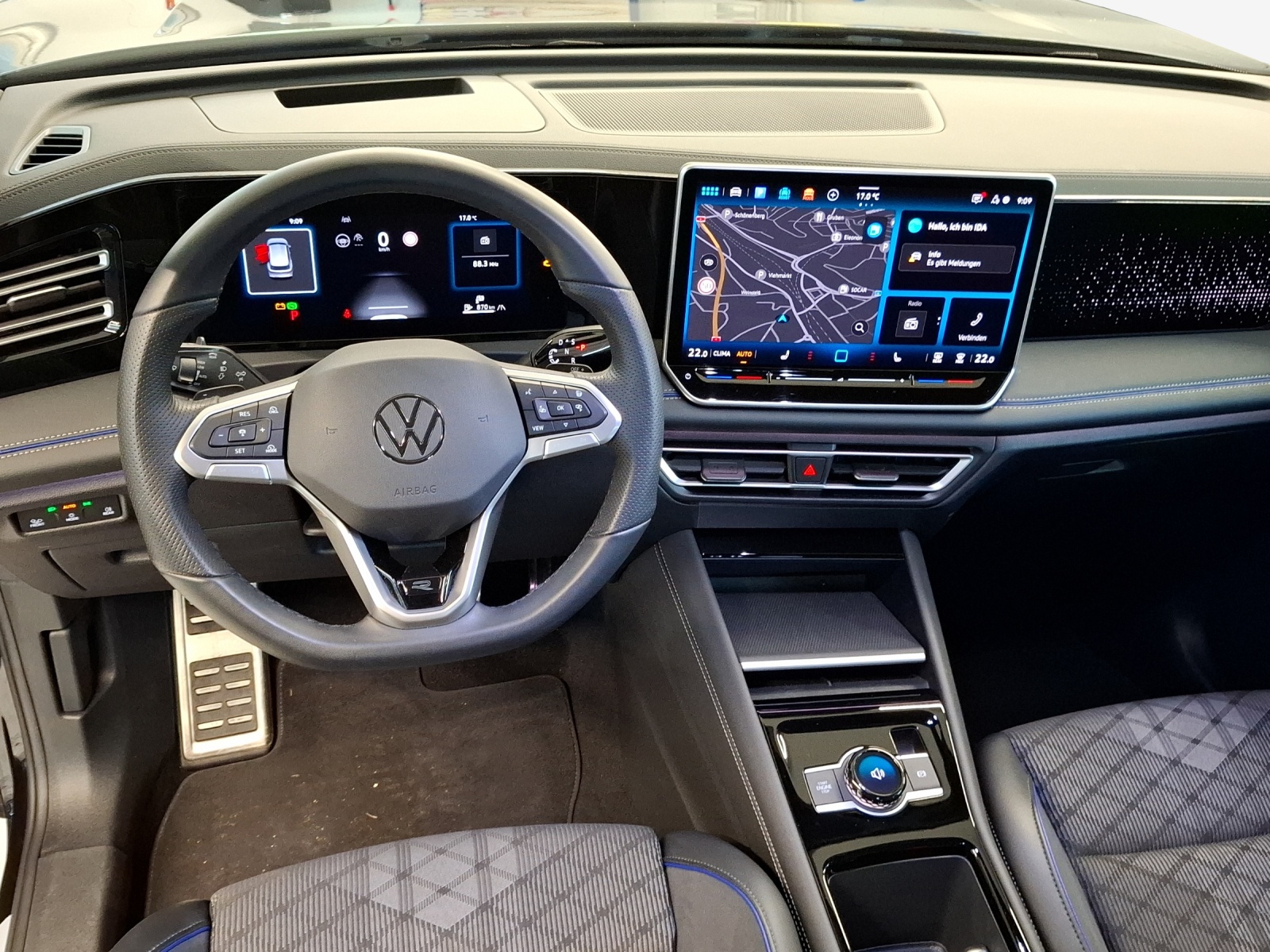 VW Tiguan 2.0 TDI SCR R-Line 4Motion DSG-image-8