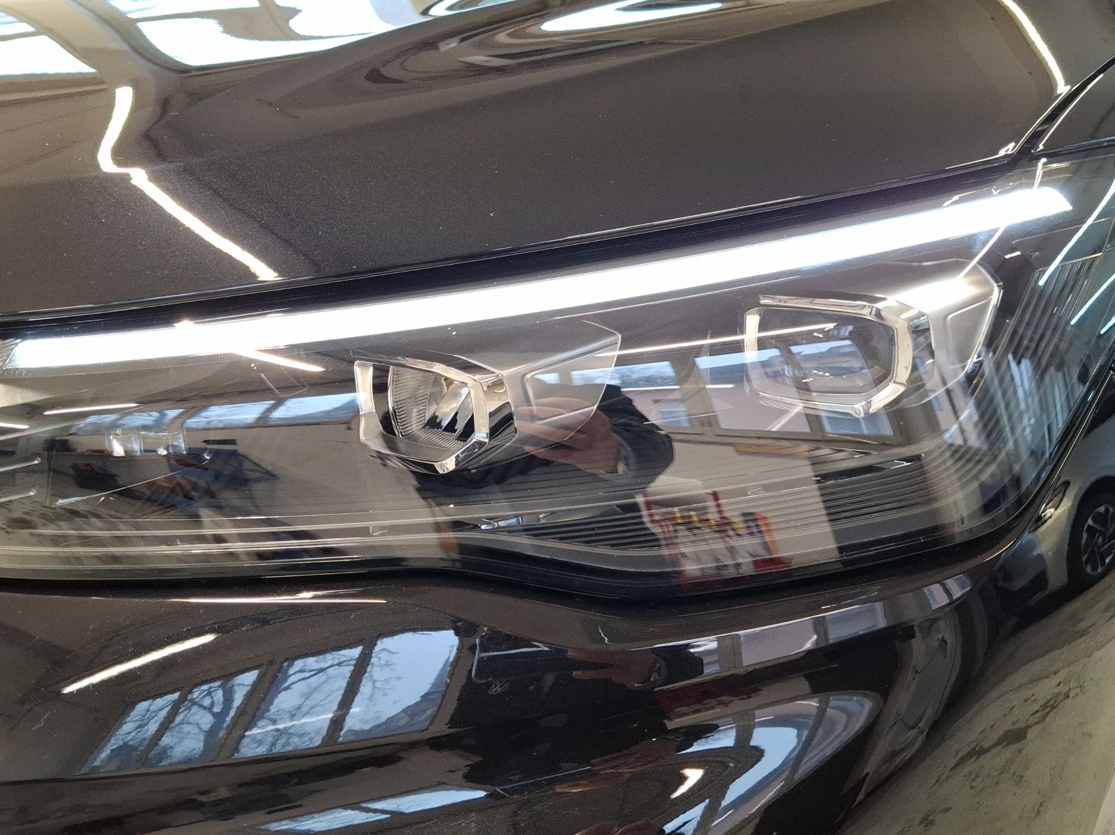 VW Tiguan 2.0 TDI SCR R-Line 4Motion DSG-image-15