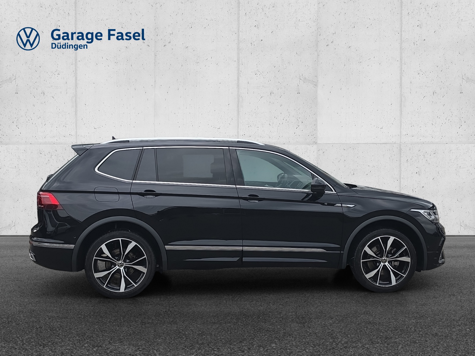 VW Tiguan Allspace 2.0TSI R-Line 4Motion DSG-image-5