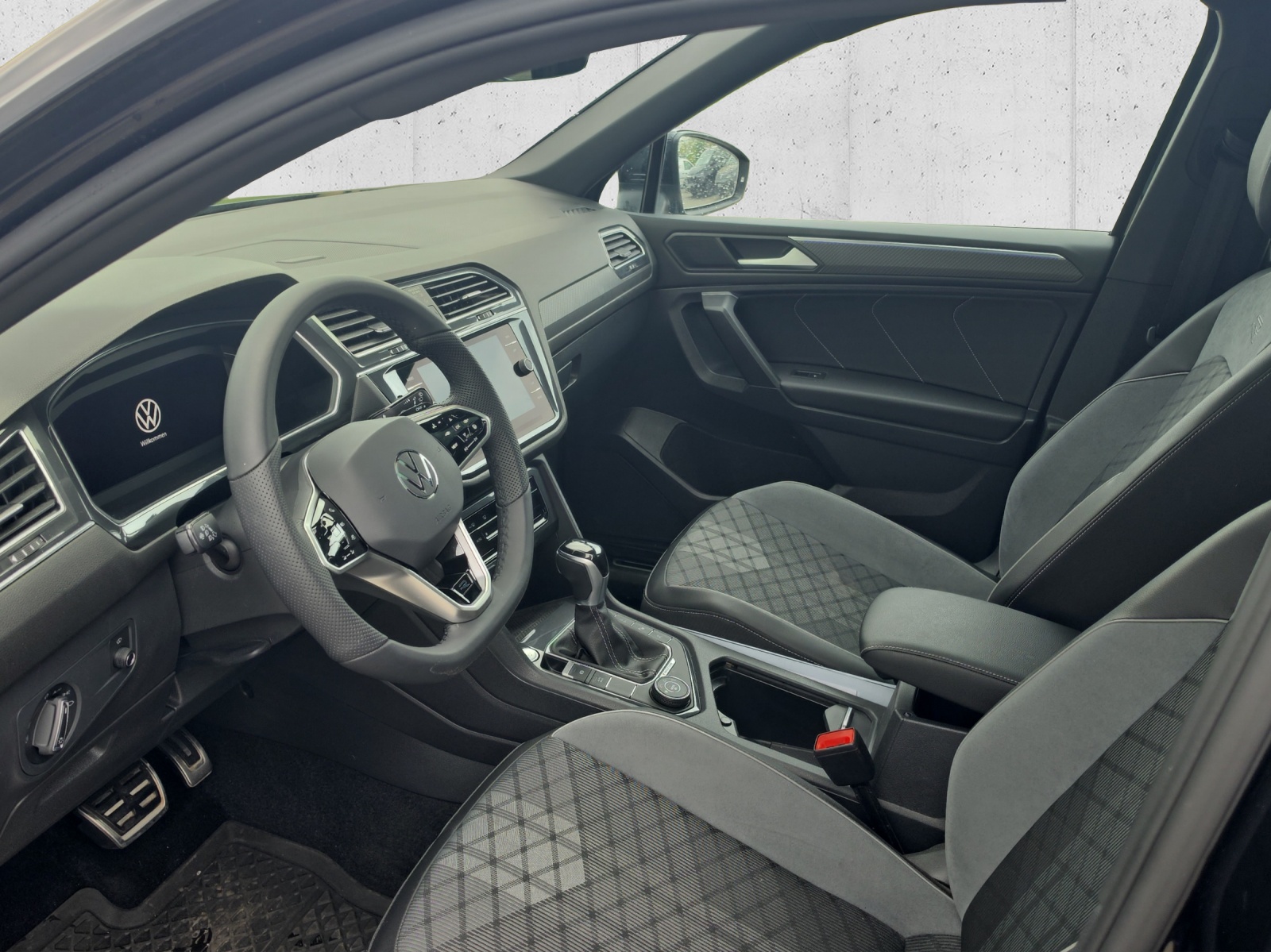 VW Tiguan Allspace 2.0TSI R-Line 4Motion DSG-image-8