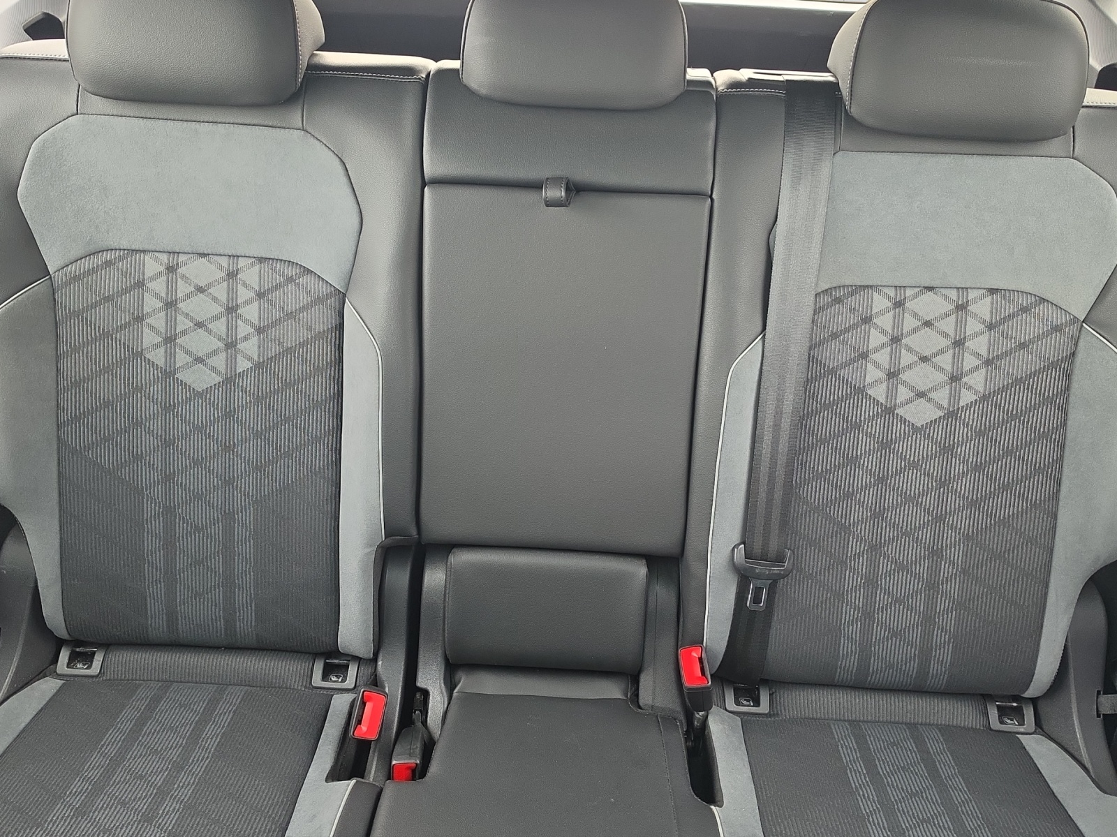 VW Tiguan Allspace 2.0TSI R-Line 4Motion DSG-image-12