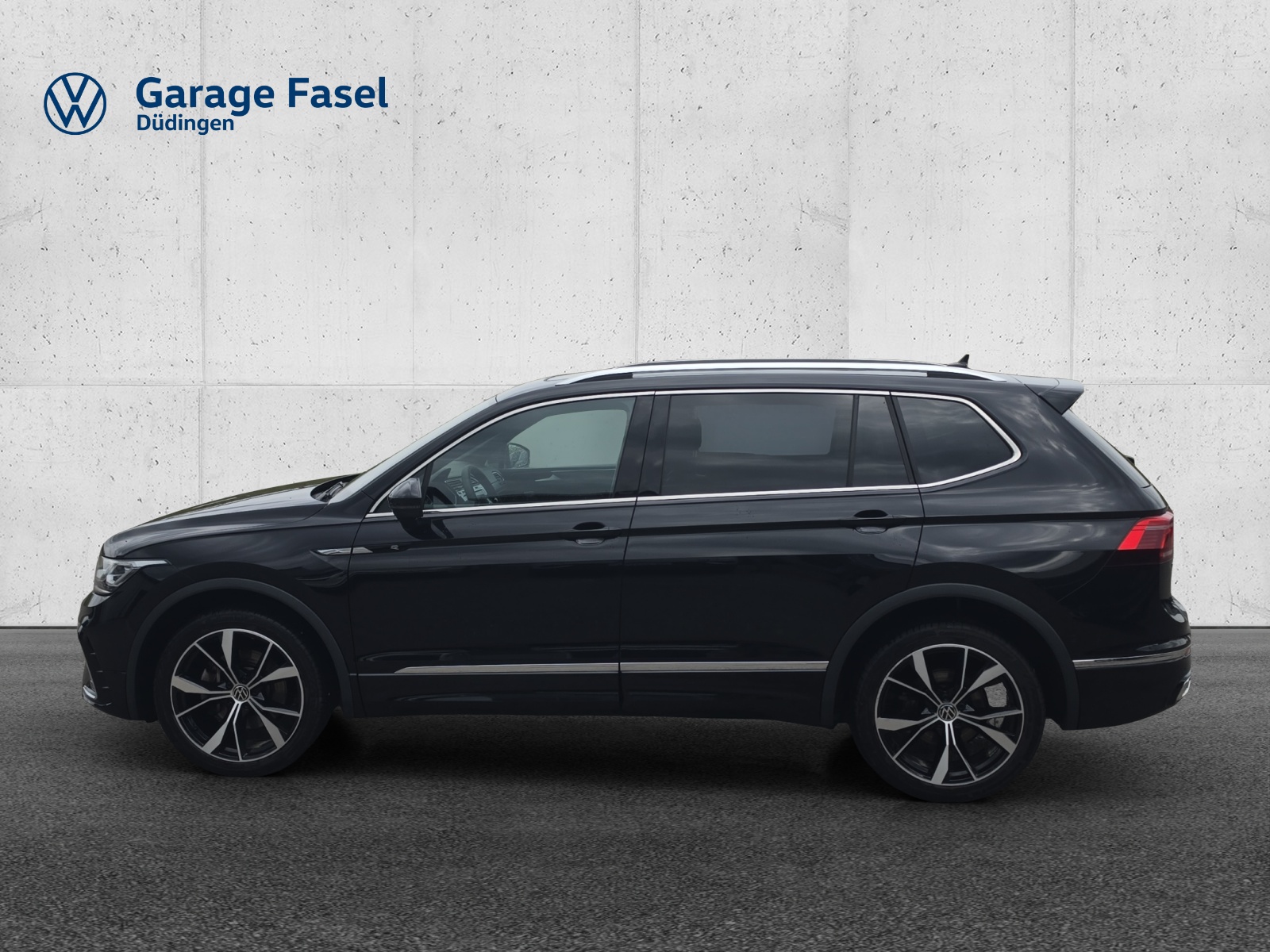 VW Tiguan Allspace 2.0TSI R-Line 4Motion DSG-image-1
