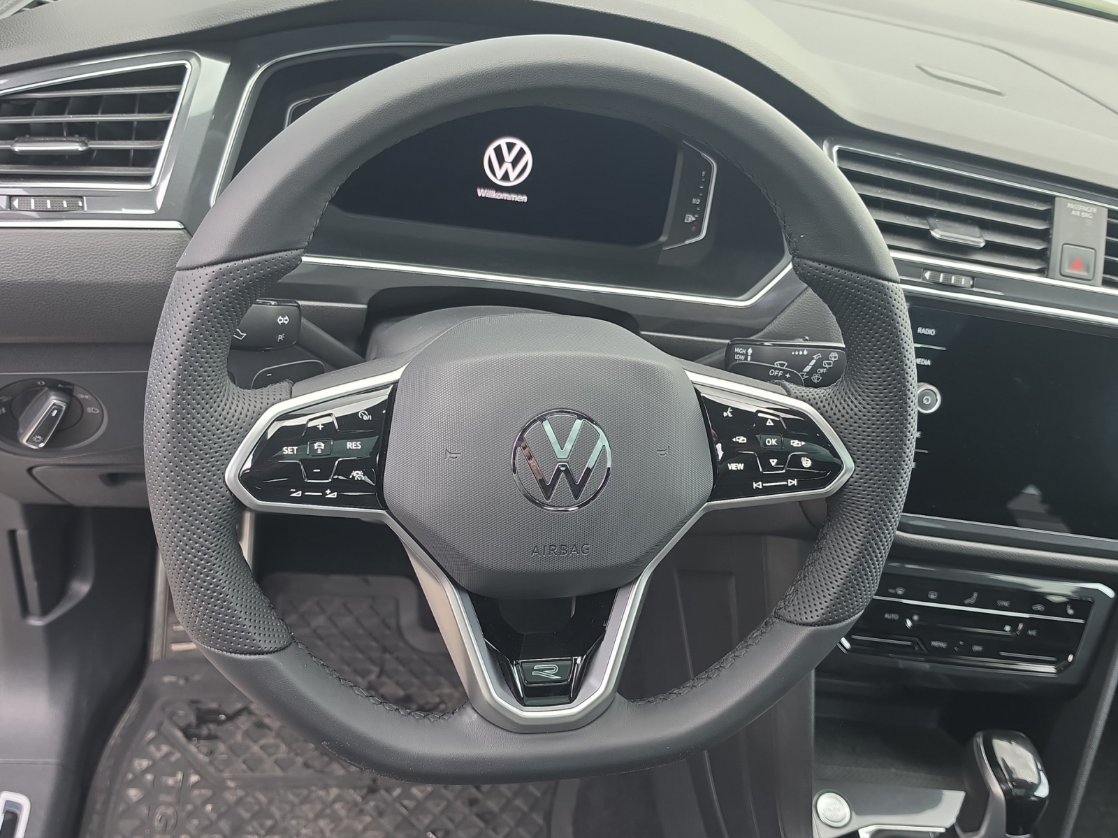 VW Tiguan Allspace 2.0TSI R-Line 4Motion DSG-image-9