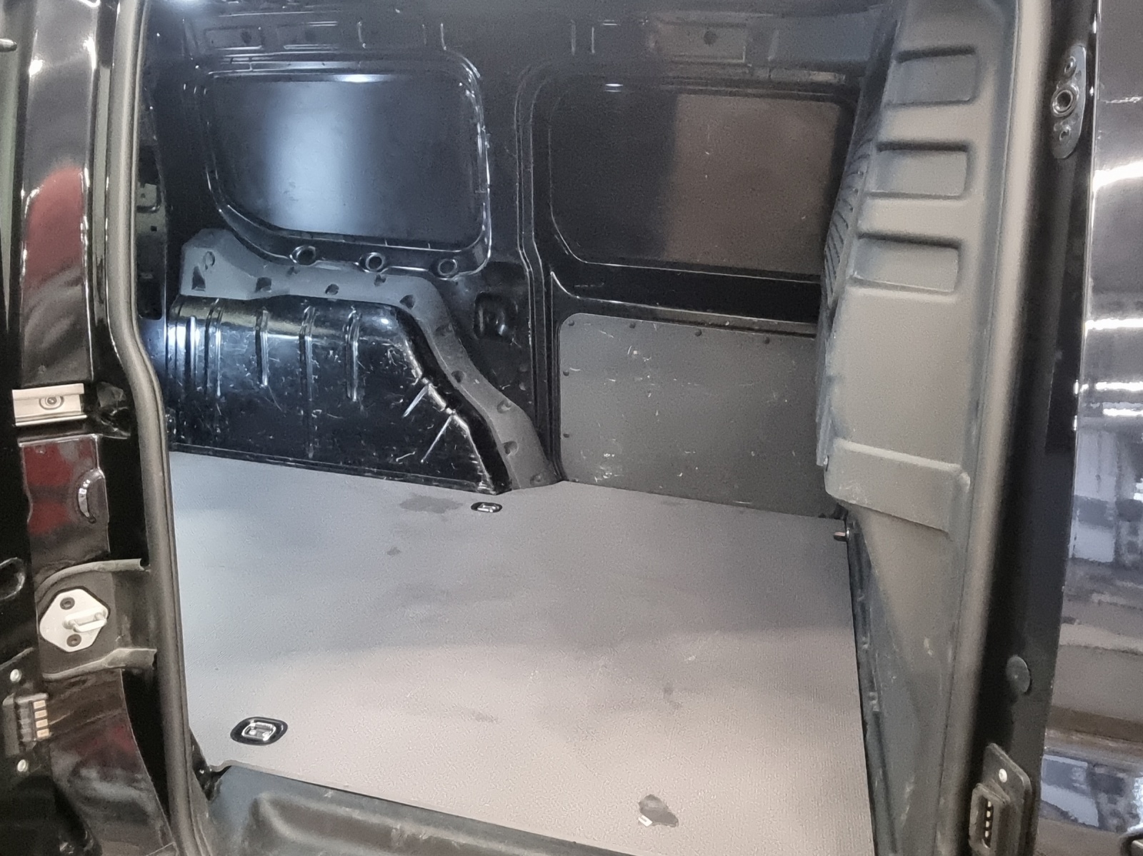VW Caddy Cargo 2.0TDI Maxi-image-11