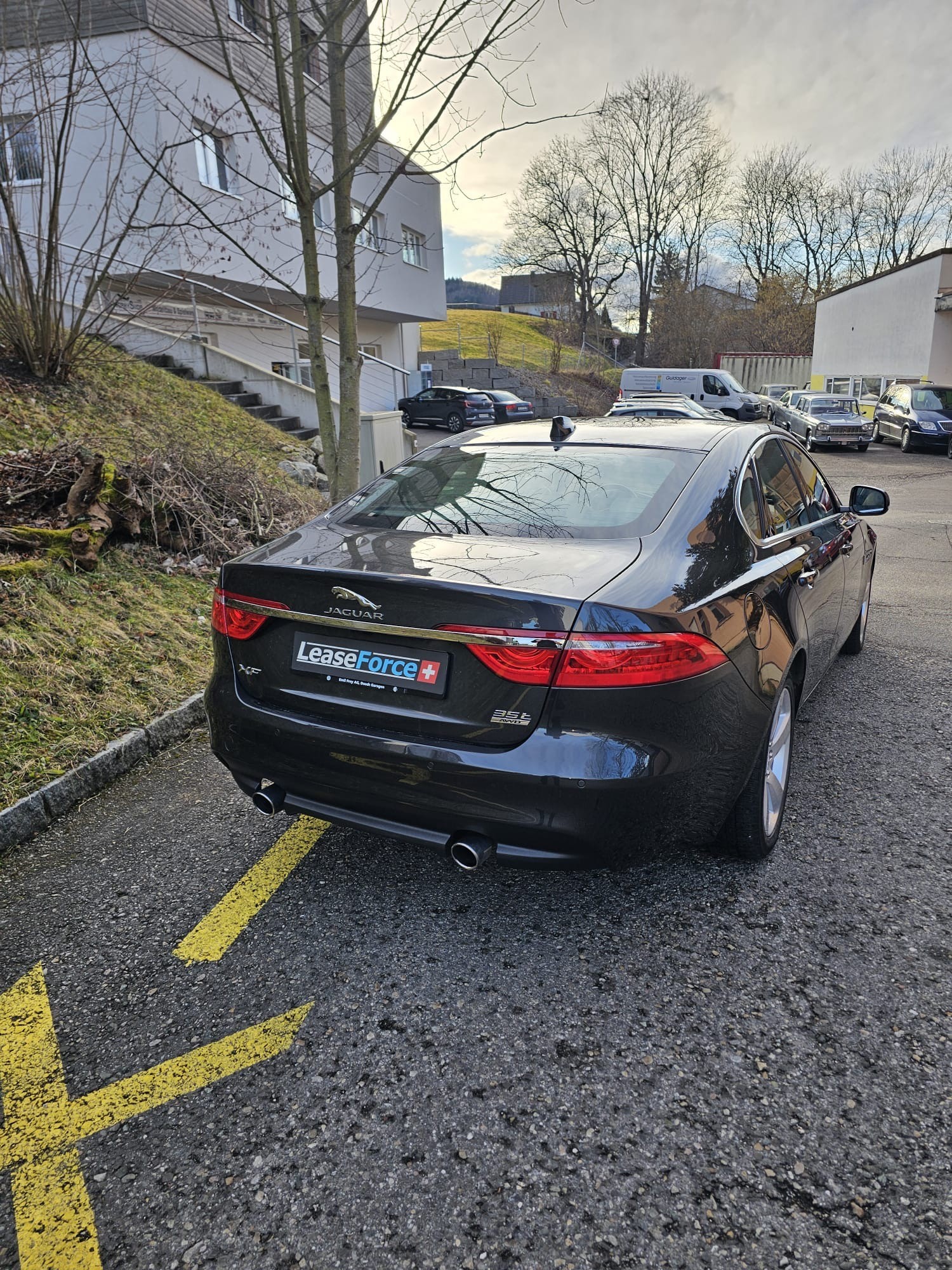 JAGUAR XF 35t Portfolio AWD-image-4