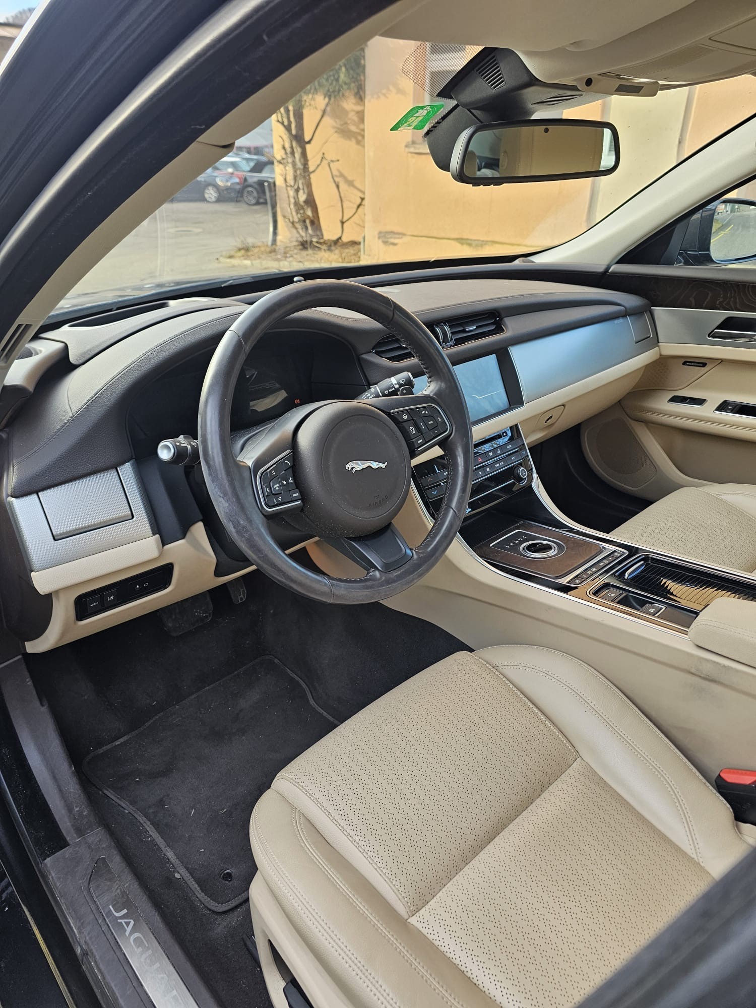 JAGUAR XF 35t Portfolio AWD-image-6