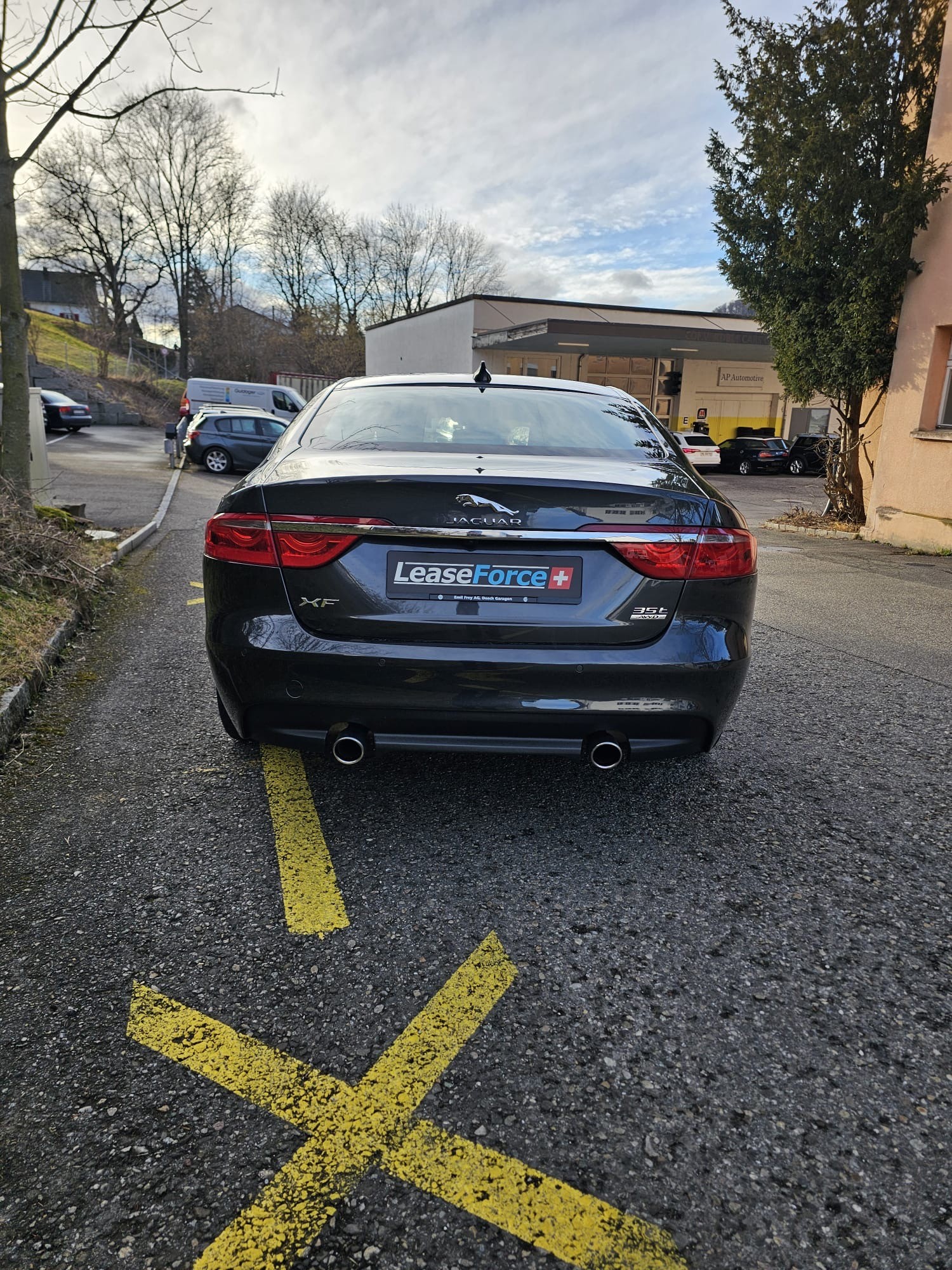 JAGUAR XF 35t Portfolio AWD-image-5
