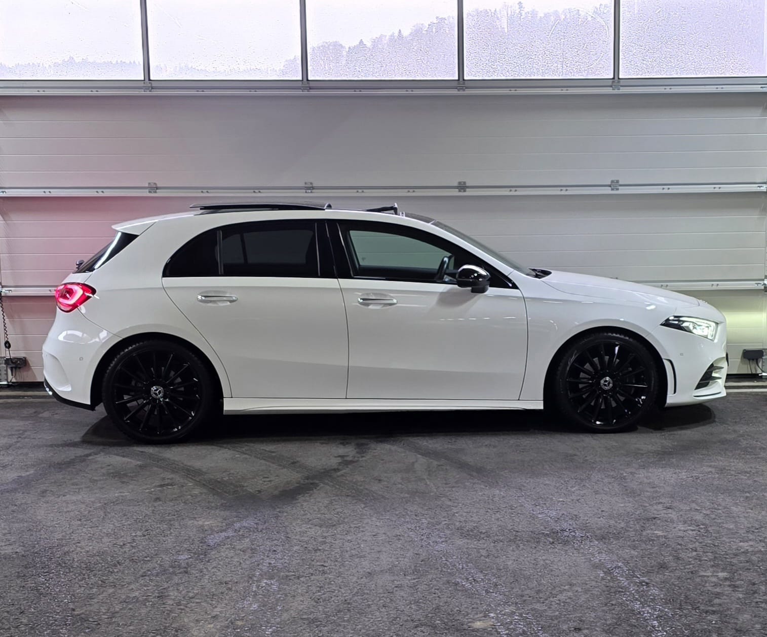 MERCEDES-BENZ A 220 d 4Matic AMG Line-image-5