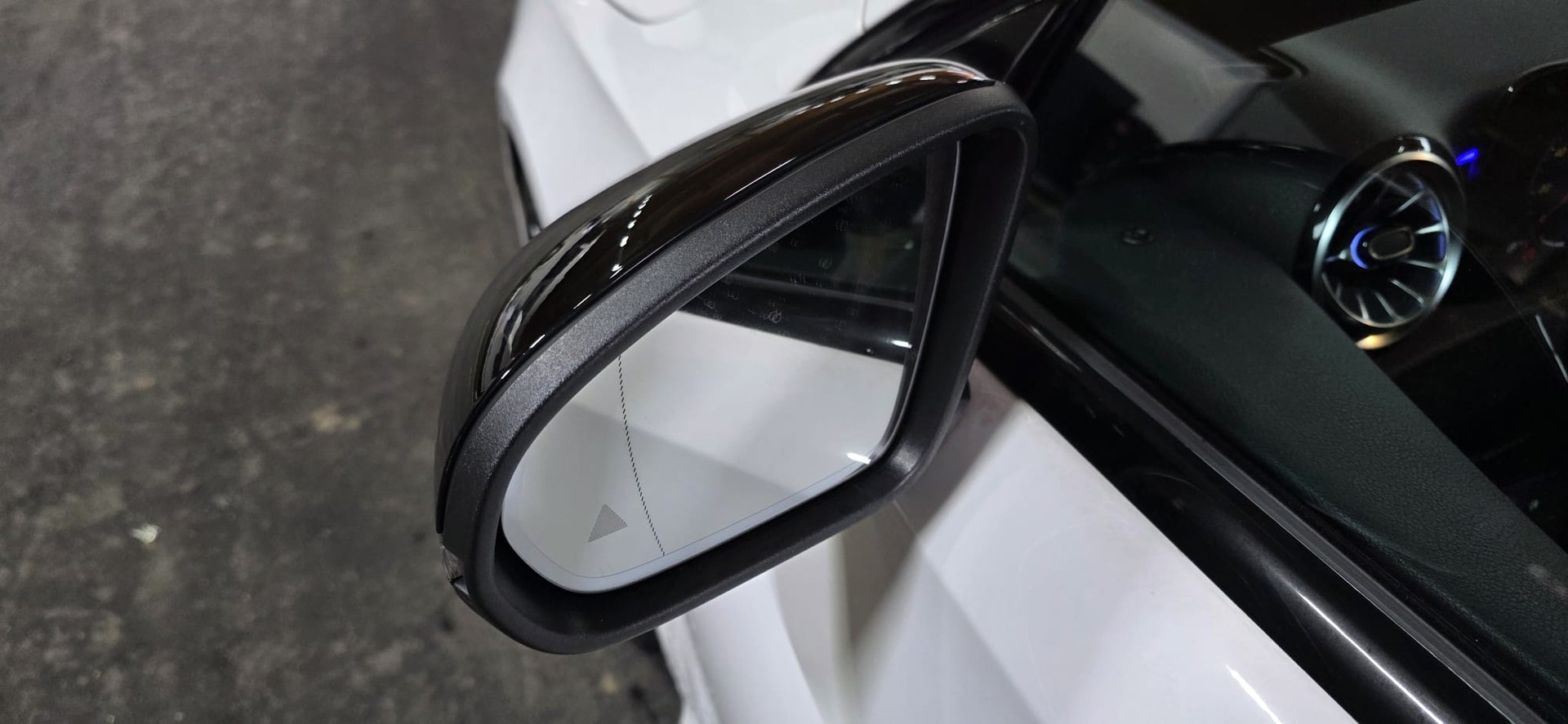MERCEDES-BENZ A 220 d 4Matic AMG Line-image-27