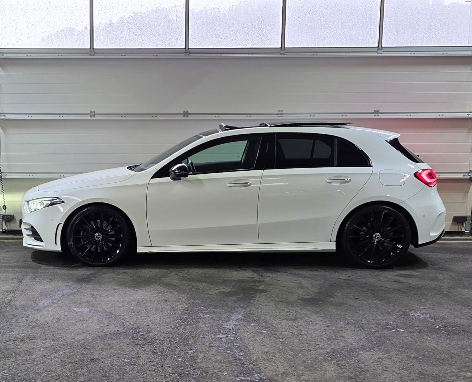 MERCEDES-BENZ A 220 d 4Matic AMG Line-image-1