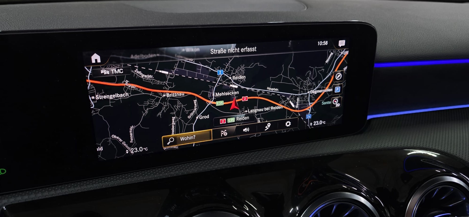 MERCEDES-BENZ A 220 d 4Matic AMG Line-image-17