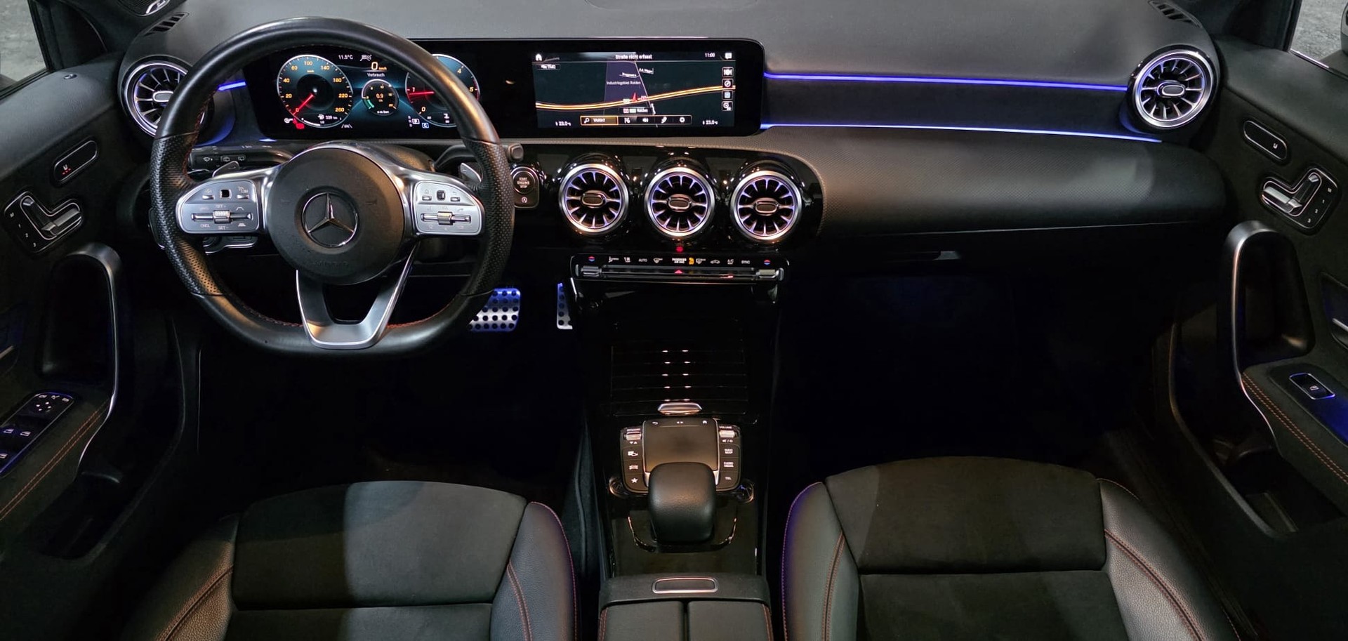 MERCEDES-BENZ A 220 d 4Matic AMG Line-image-10