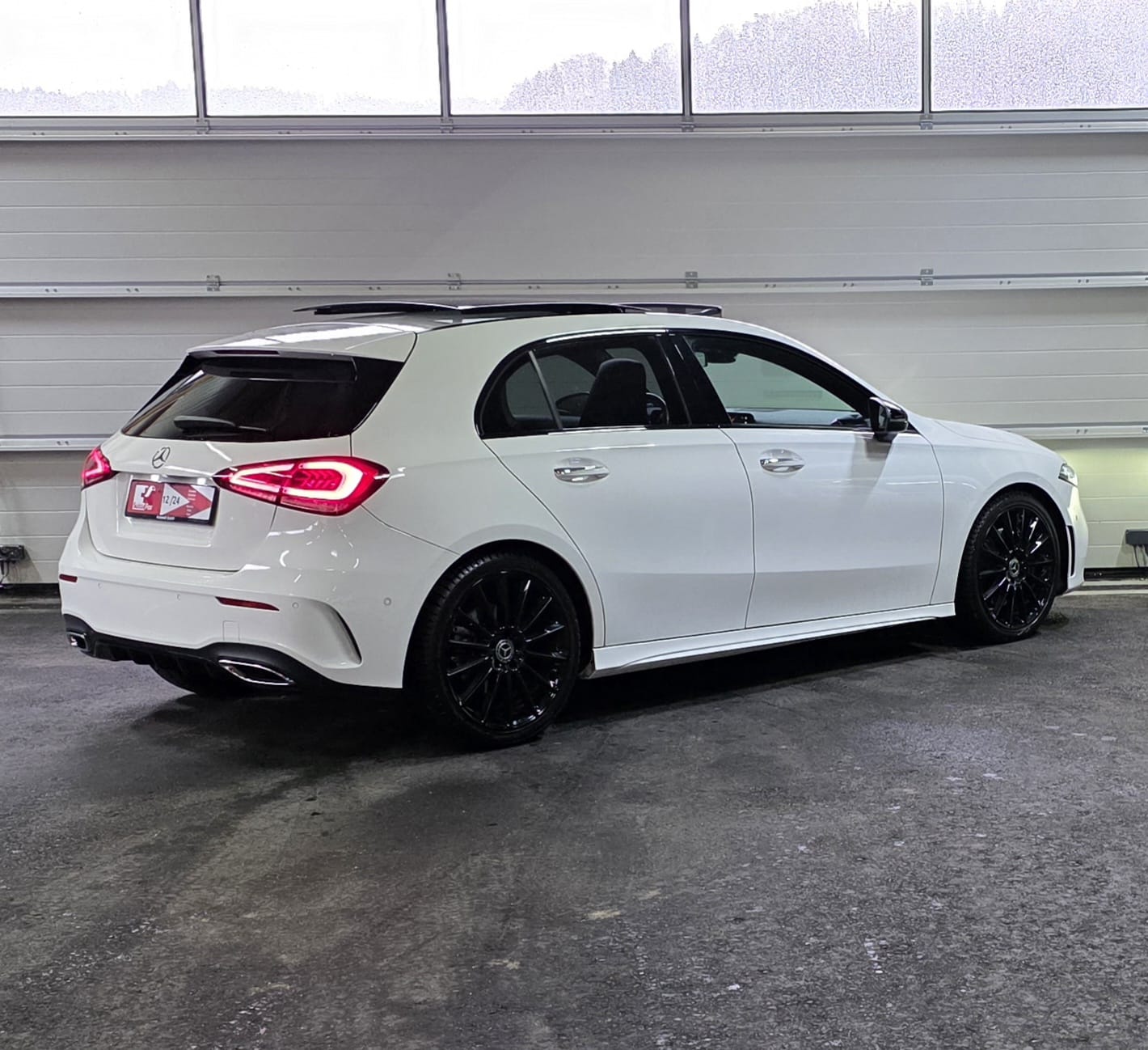 MERCEDES-BENZ A 220 d 4Matic AMG Line-image-4