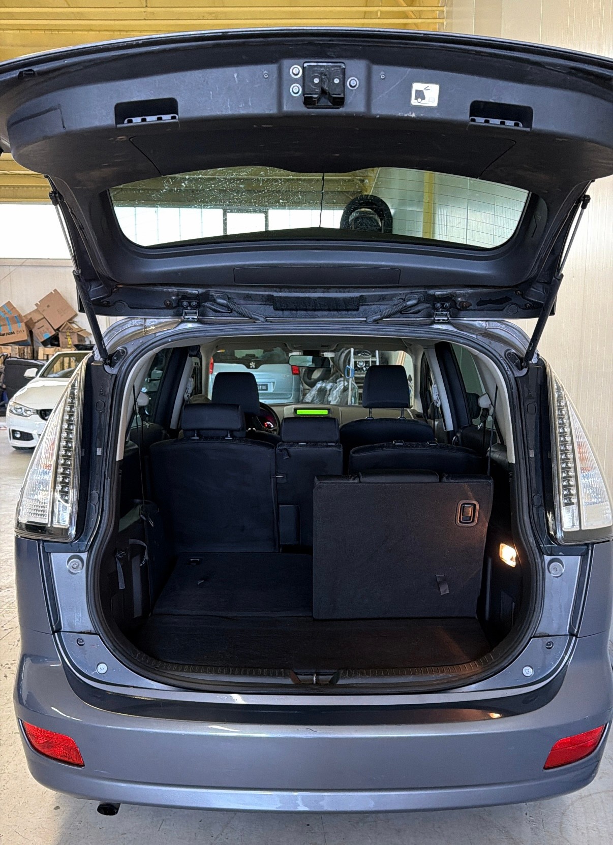 MAZDA 5 2.0 16V Exclusive(Frisch MFK)-image-10