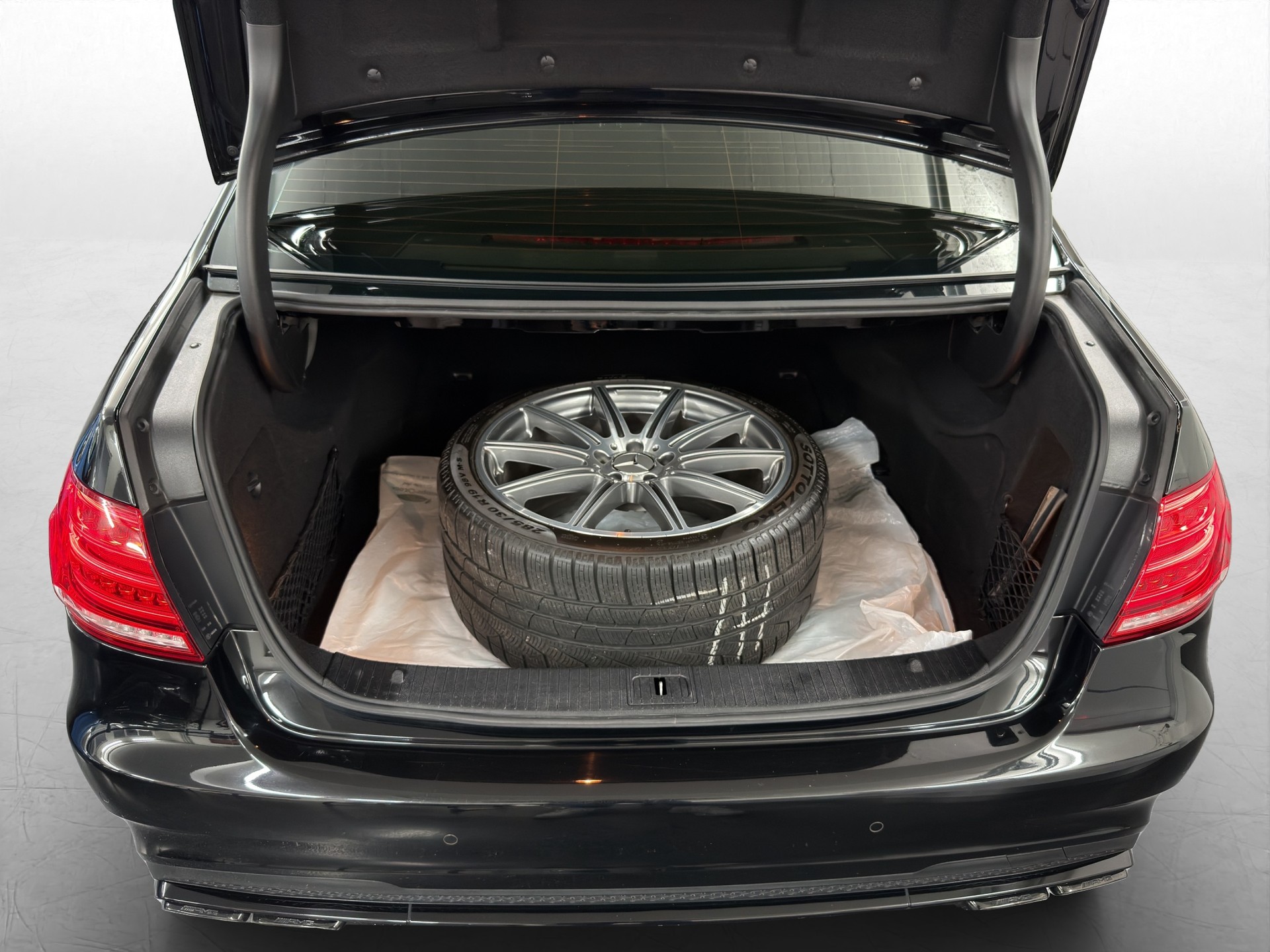 MERCEDES-BENZ E 63 AMG 4Matic Speedshift-image-19