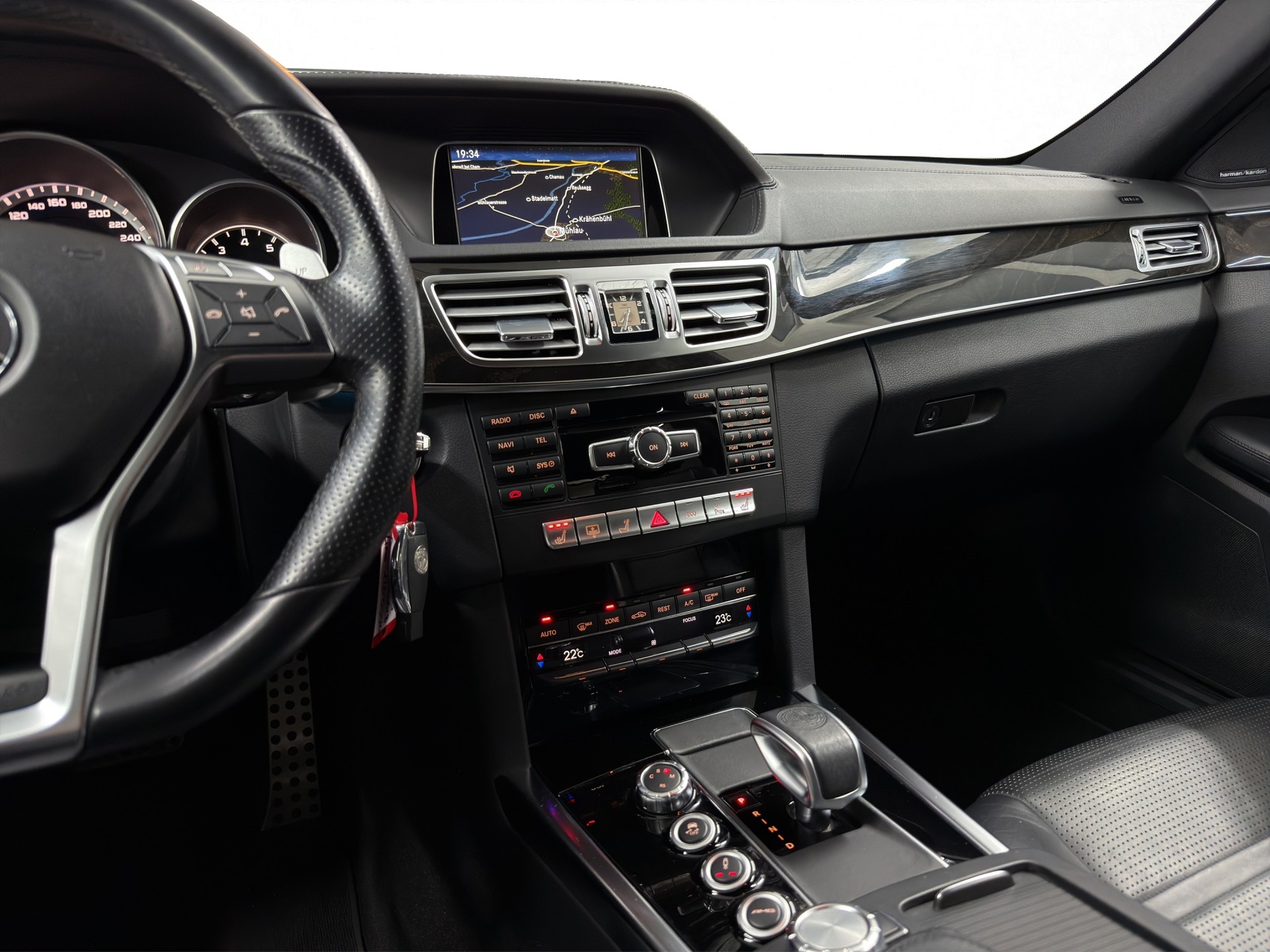 MERCEDES-BENZ E 63 AMG 4Matic Speedshift-image-12