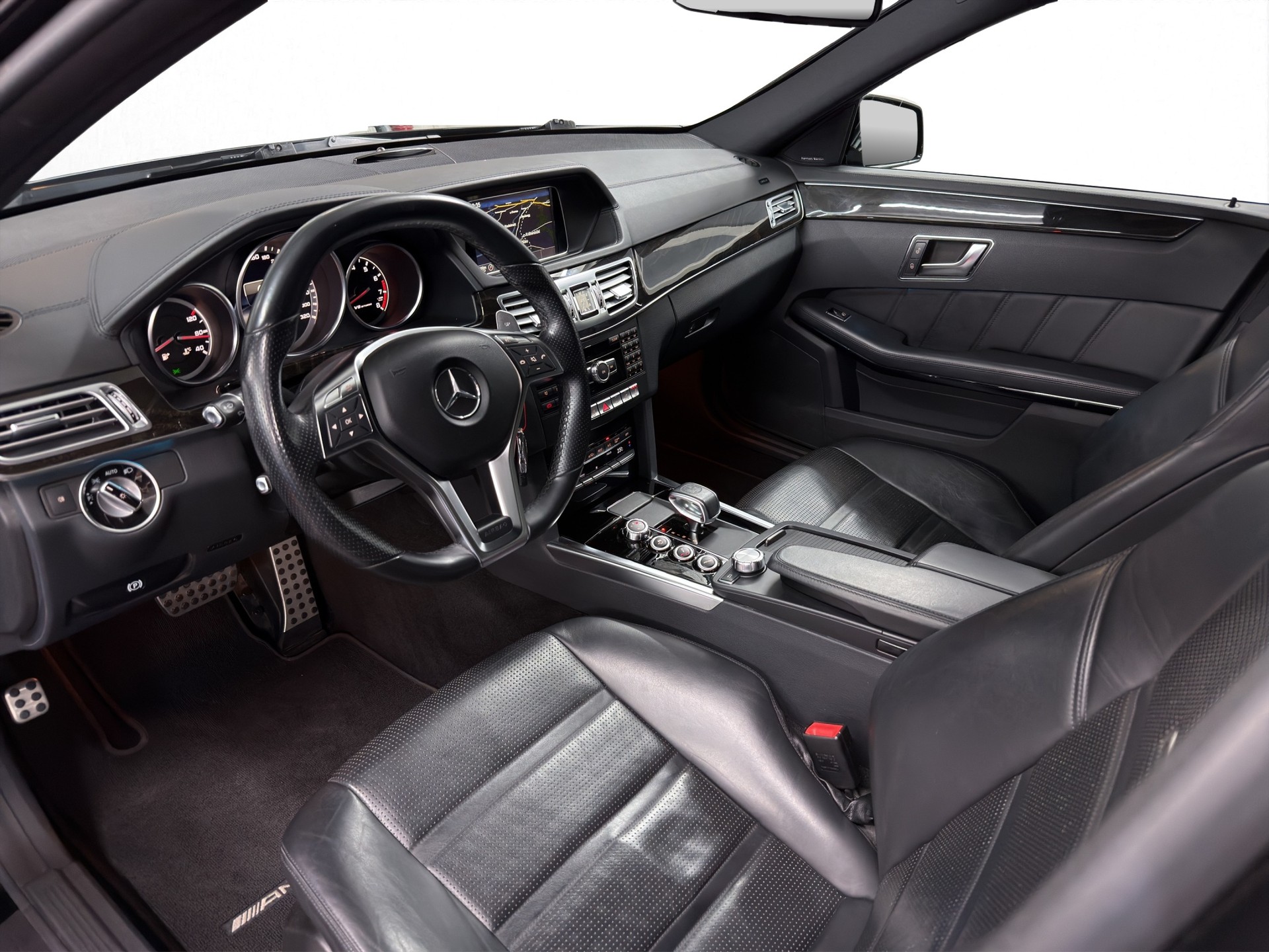 MERCEDES-BENZ E 63 AMG 4Matic Speedshift-image-17