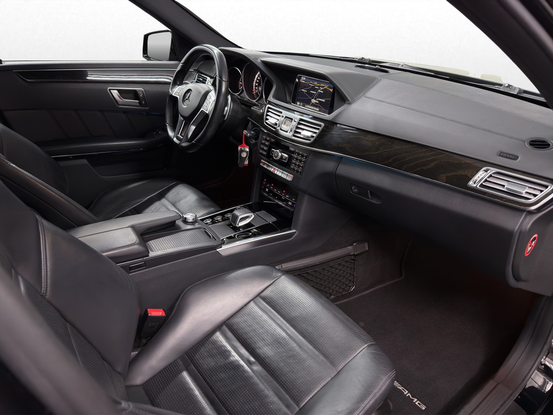 MERCEDES-BENZ E 63 AMG 4Matic Speedshift-image-21
