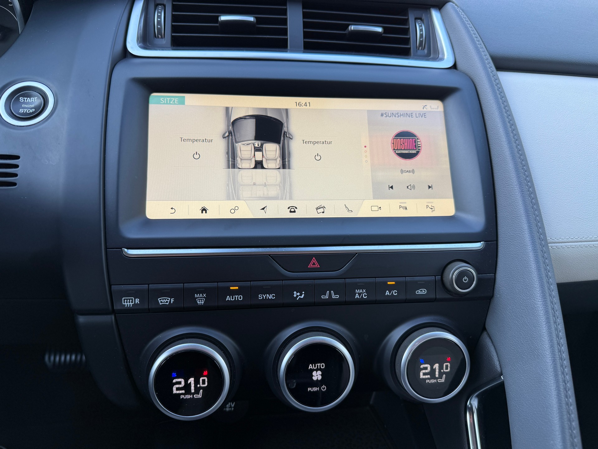 JAGUAR E-Pace 2.0 P250 S AWD Automatik *4x4* AUTOMAT* KLIMA*-image-19