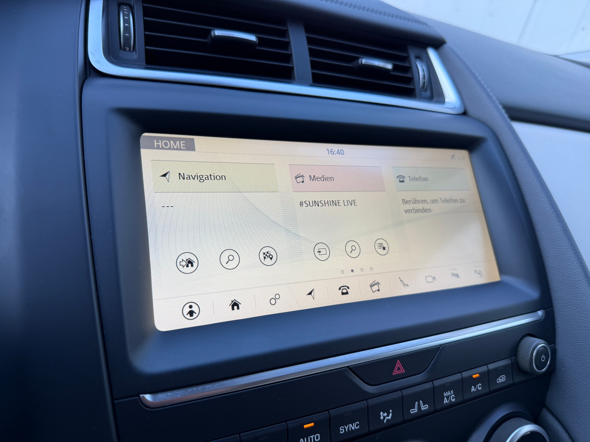 JAGUAR E-Pace 2.0 P250 S AWD Automatik *4x4* AUTOMAT* KLIMA*-image-20