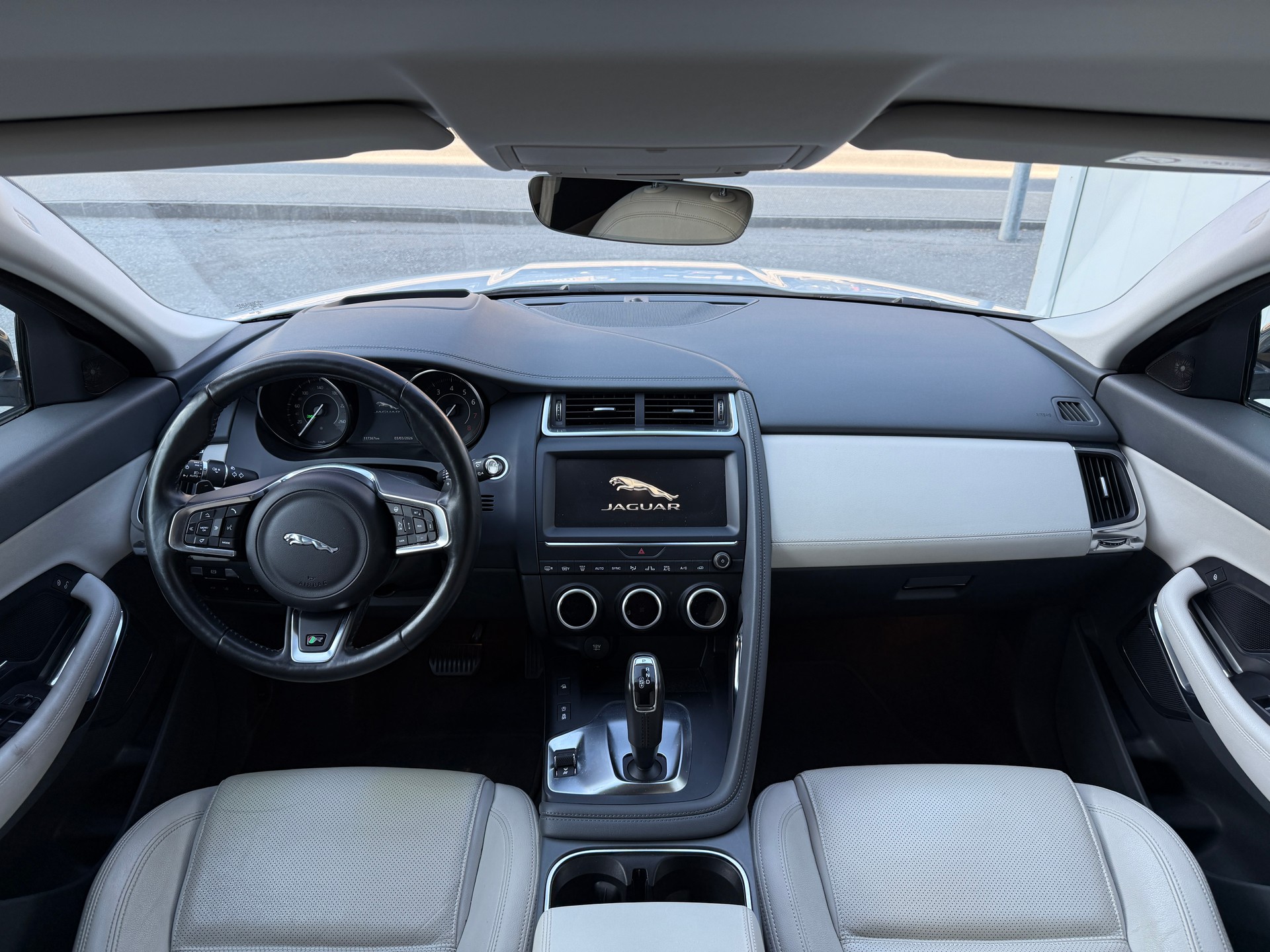 JAGUAR E-Pace 2.0 P250 S AWD Automatik *4x4* AUTOMAT* KLIMA*-image-14