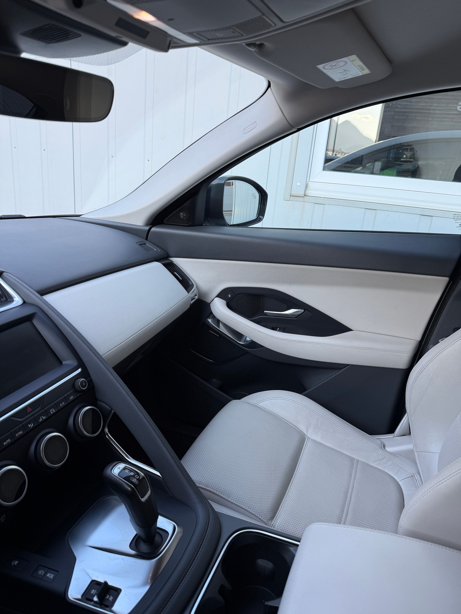 JAGUAR E-Pace 2.0 P250 S AWD Automatik *4x4* AUTOMAT* KLIMA*-image-17
