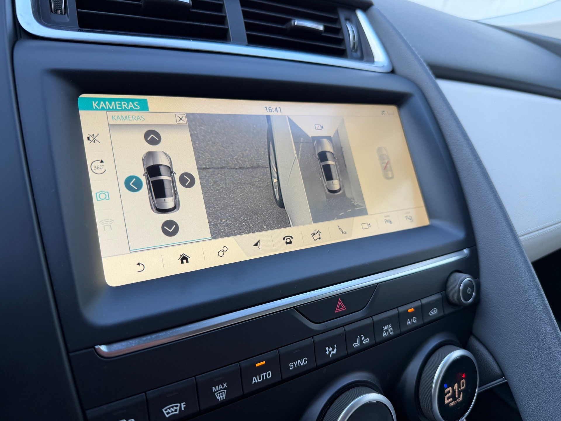 JAGUAR E-Pace 2.0 P250 S AWD Automatik *4x4* AUTOMAT* KLIMA*-image-26