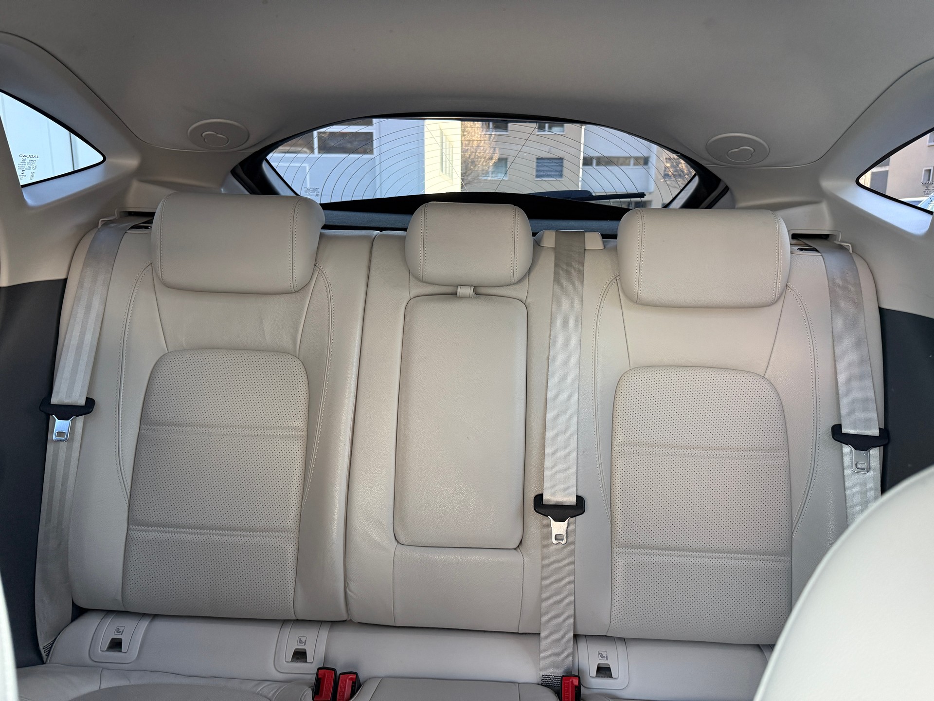 JAGUAR E-Pace 2.0 P250 S AWD Automatik *4x4* AUTOMAT* KLIMA*-image-16