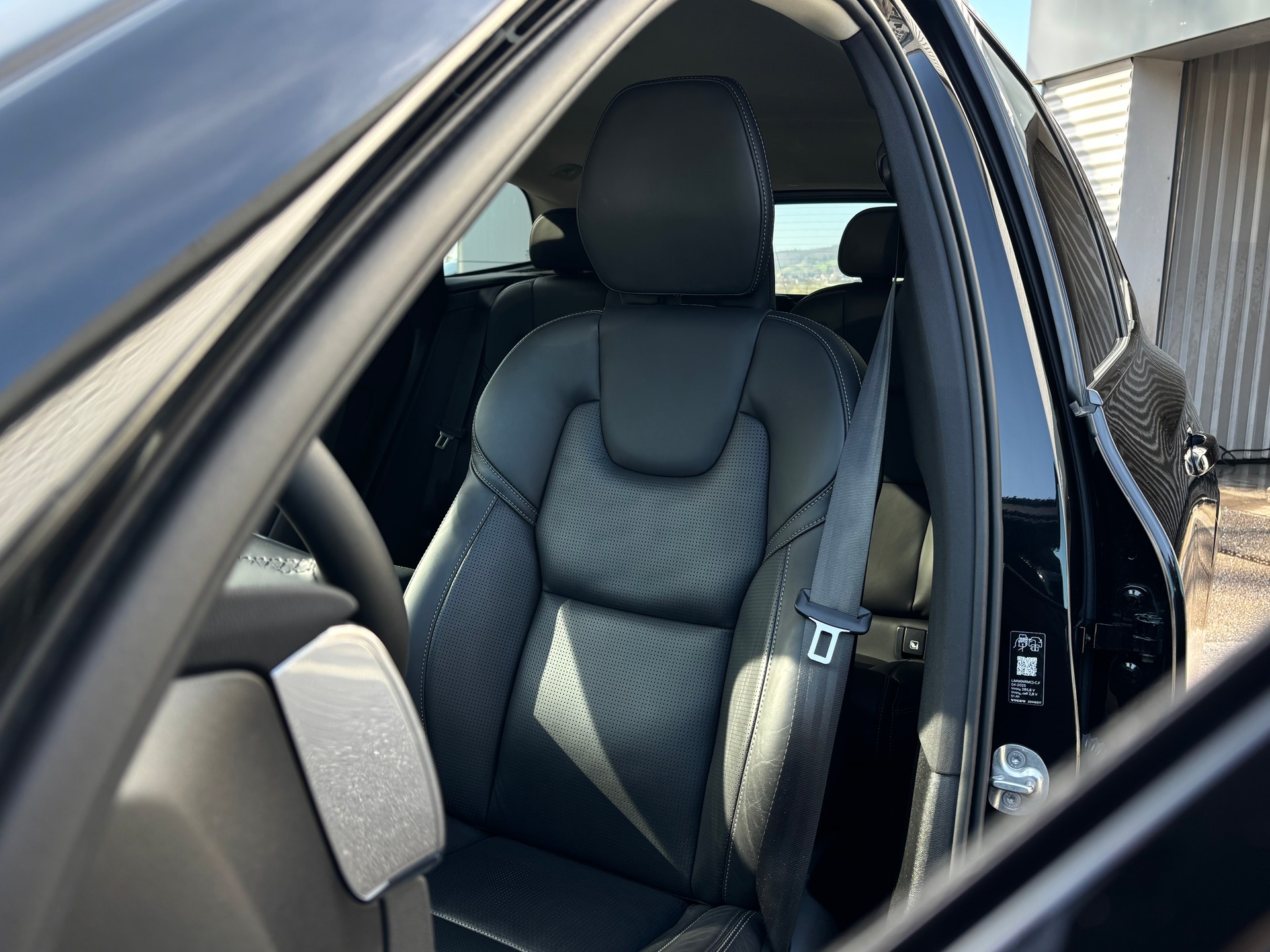 VOLVO XC60 2.0 T8 TE Plus Dark eAWD-image-3
