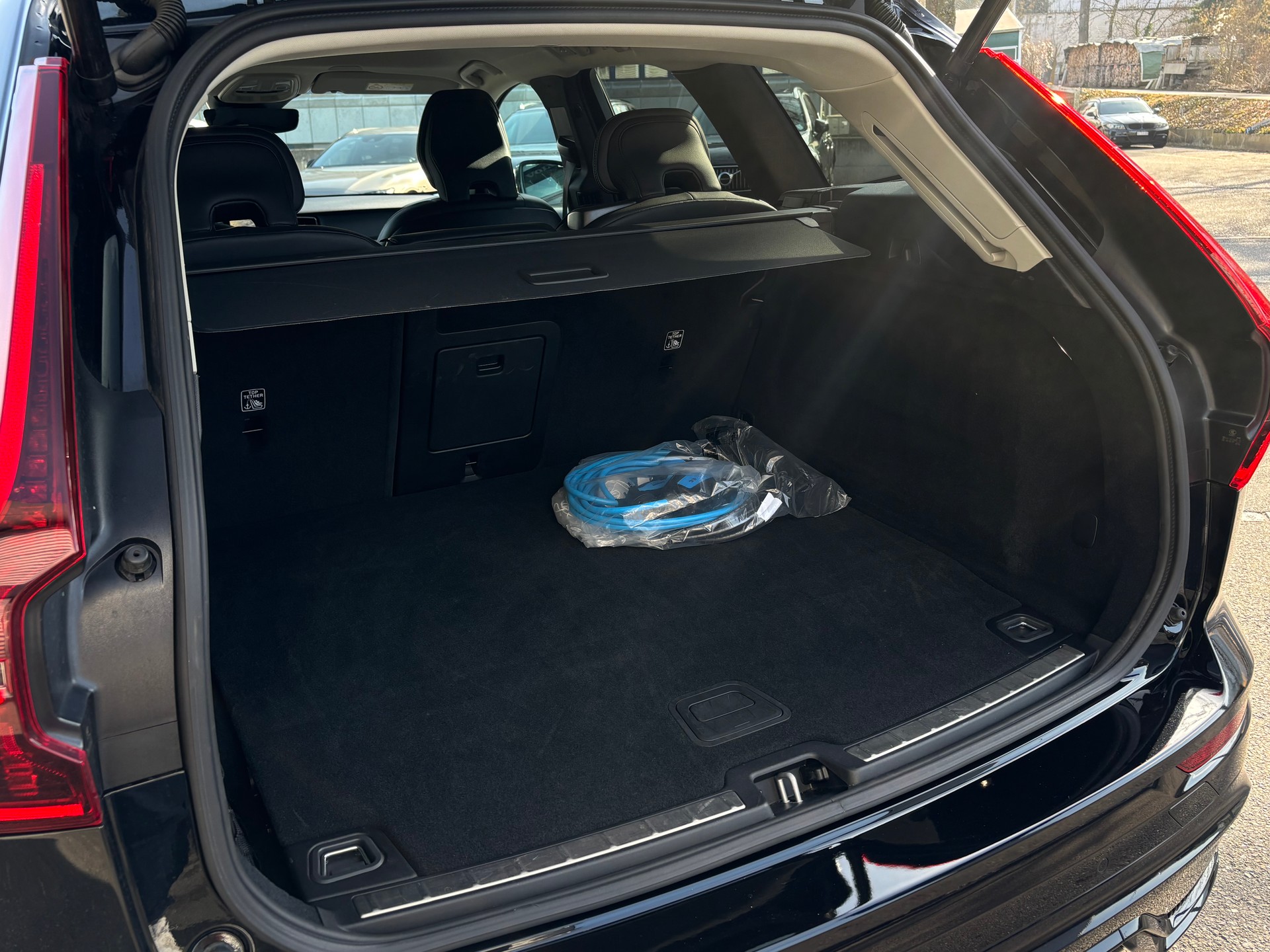 VOLVO XC60 2.0 T8 TE Plus Dark eAWD-image-9