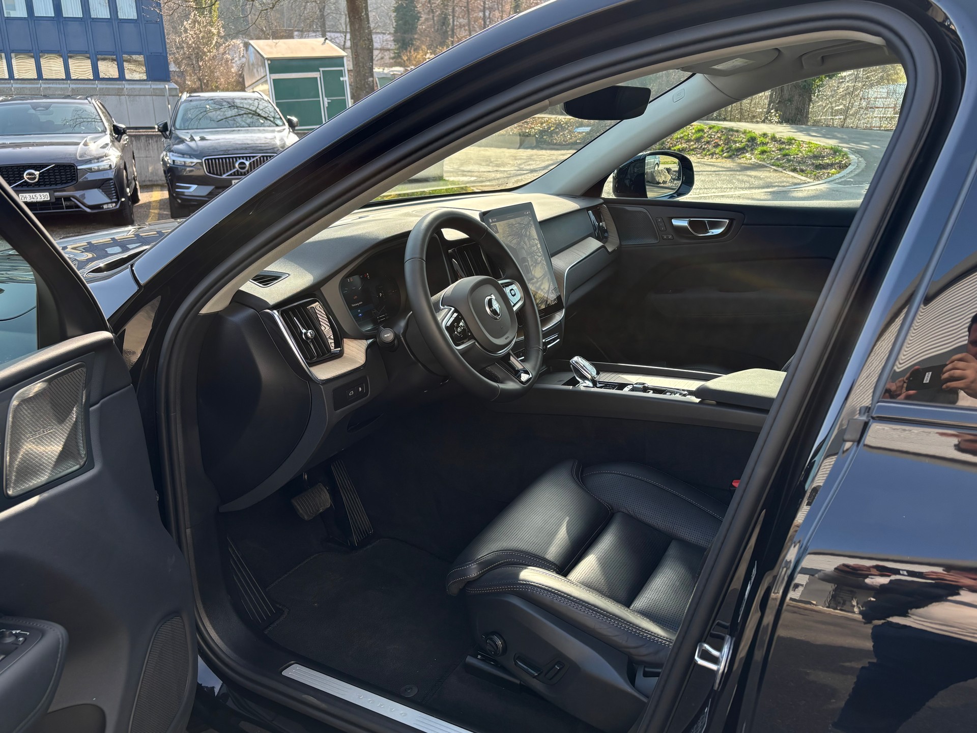 VOLVO XC60 2.0 T8 TE Plus Dark eAWD-image-2
