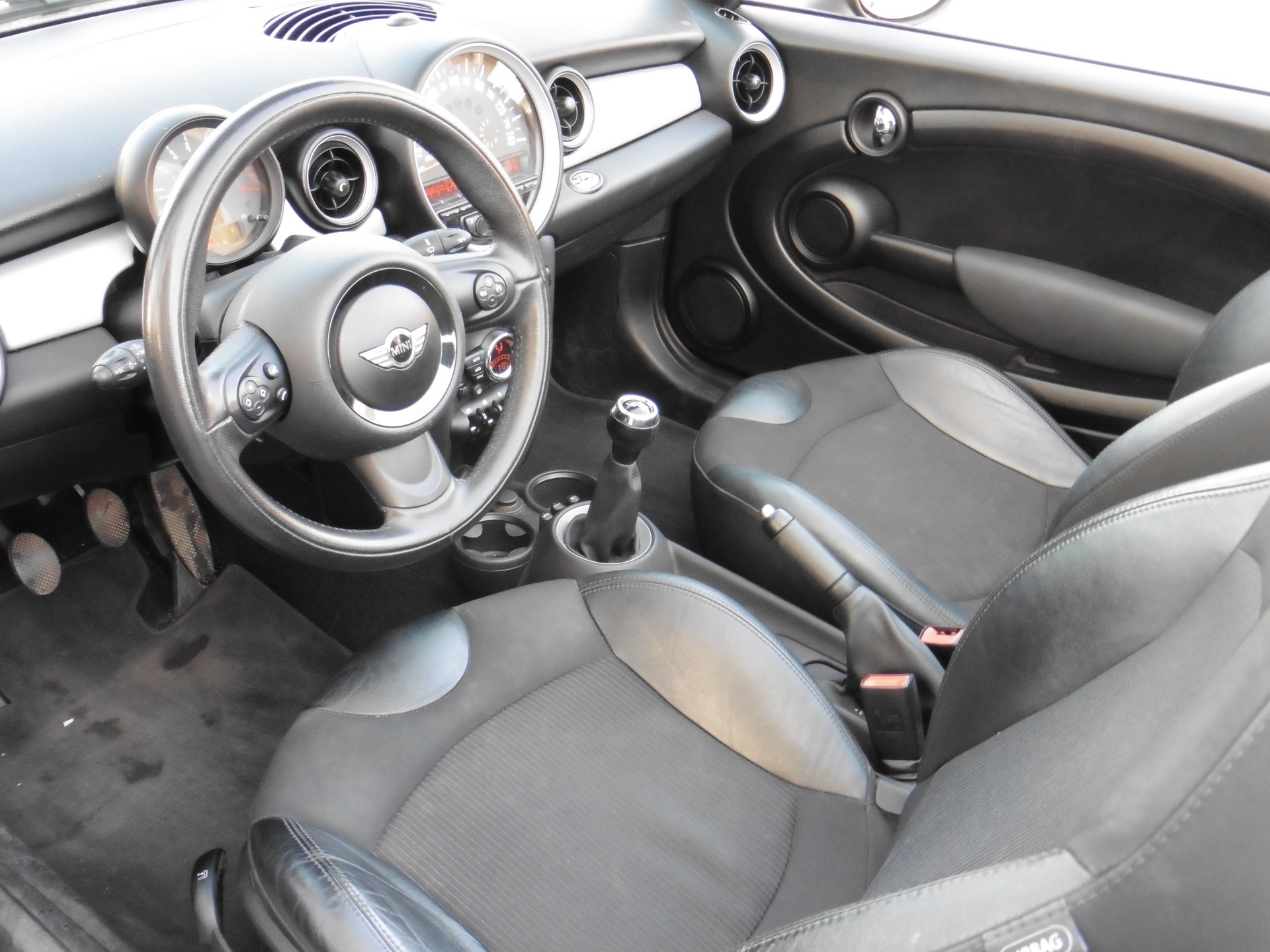 MINI Cooper Cabriolet-image-11