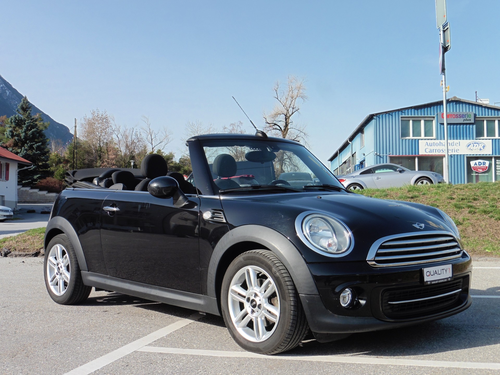 MINI Cooper Cabriolet-image-0