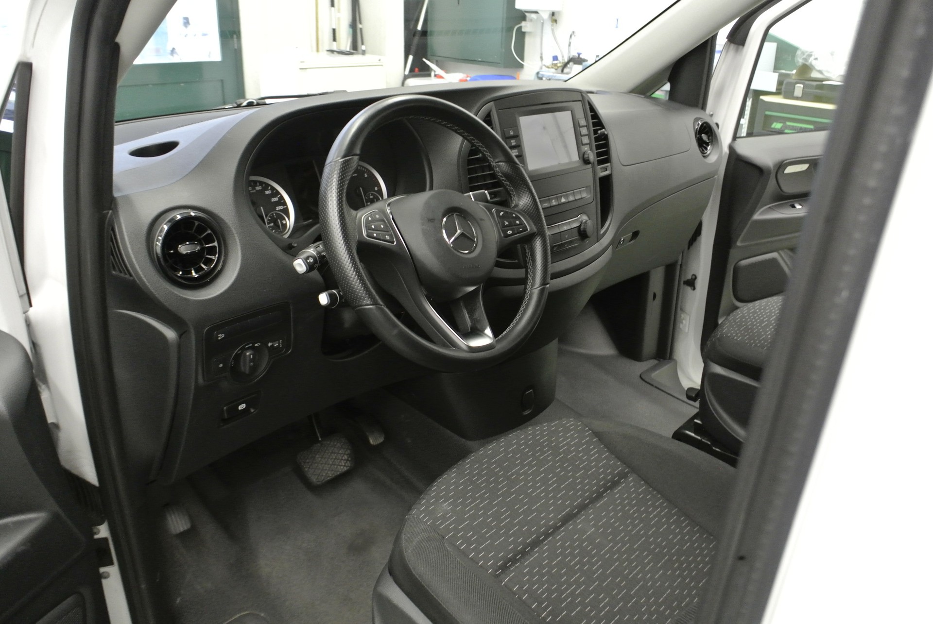 MERCEDES-BENZ Vito 116 CDI Pro Tourer 4Matic 9G-Tronic-image-13