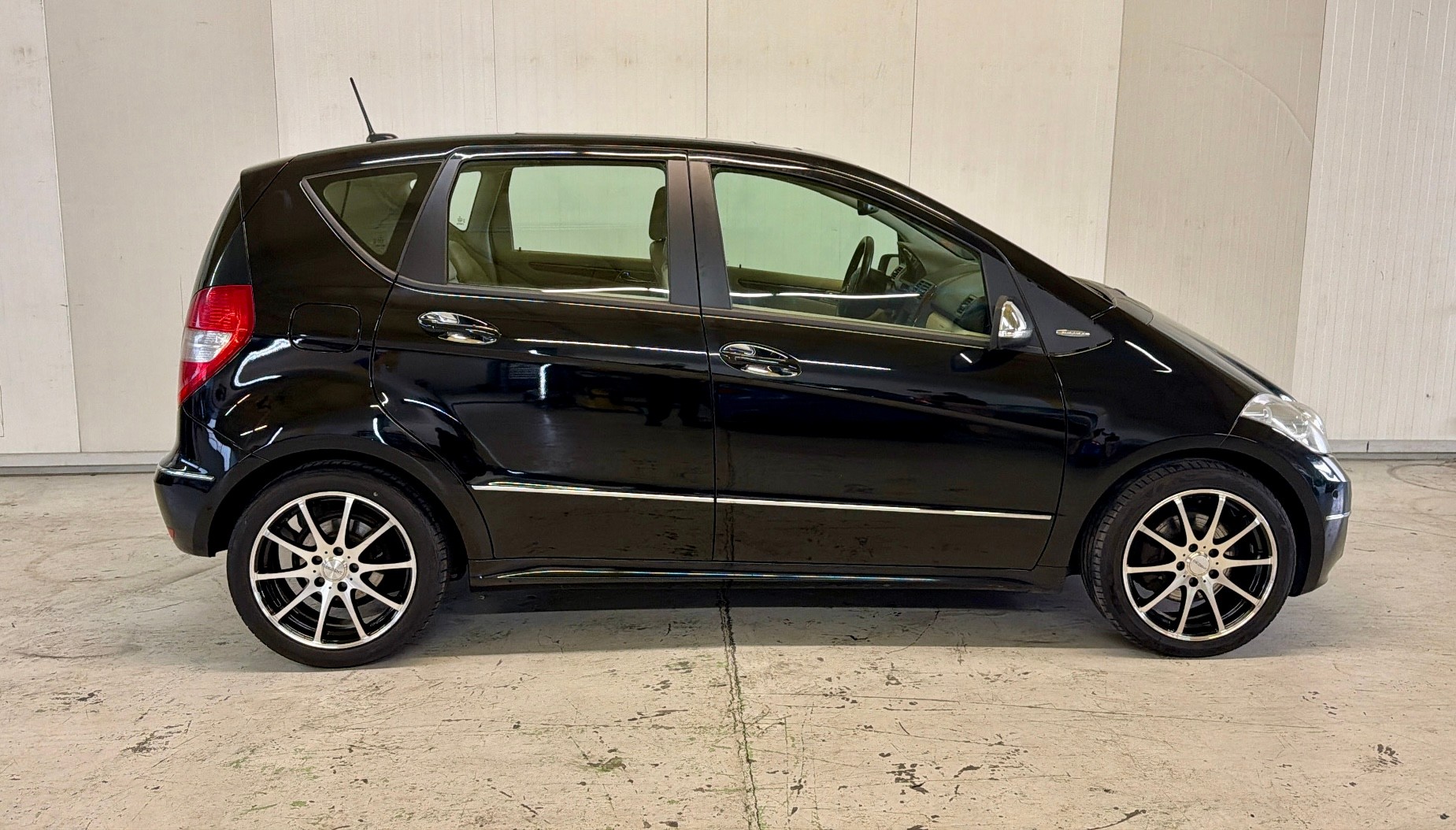 MERCEDES-BENZ A 200 T Elégance Edition A(Frisch Mfk)-image-3