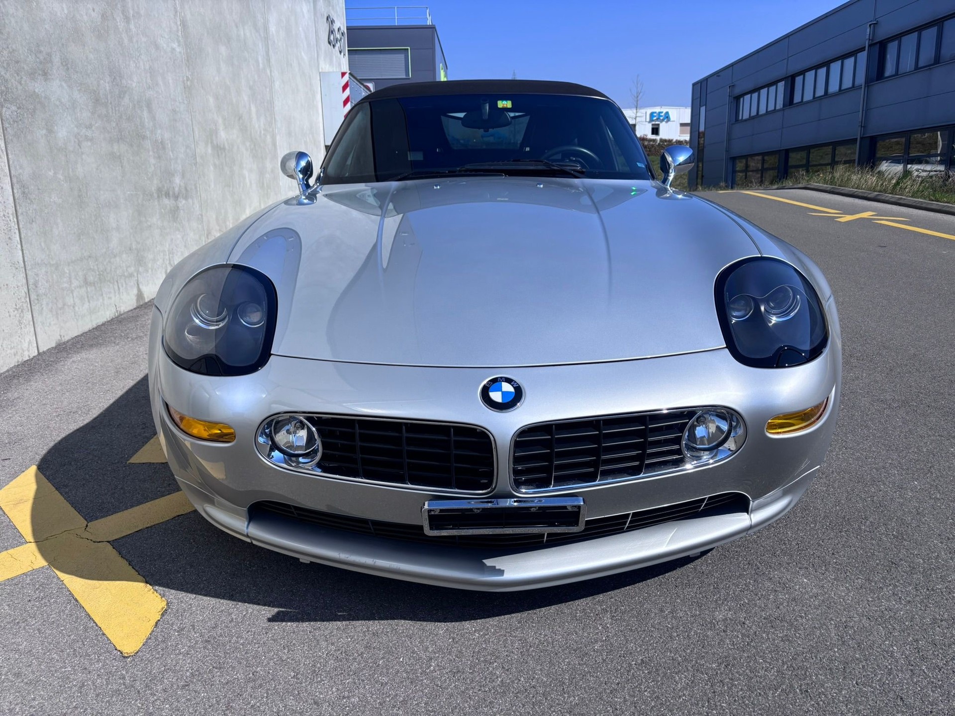 BMW Z8 Roadster-showroom-element-1