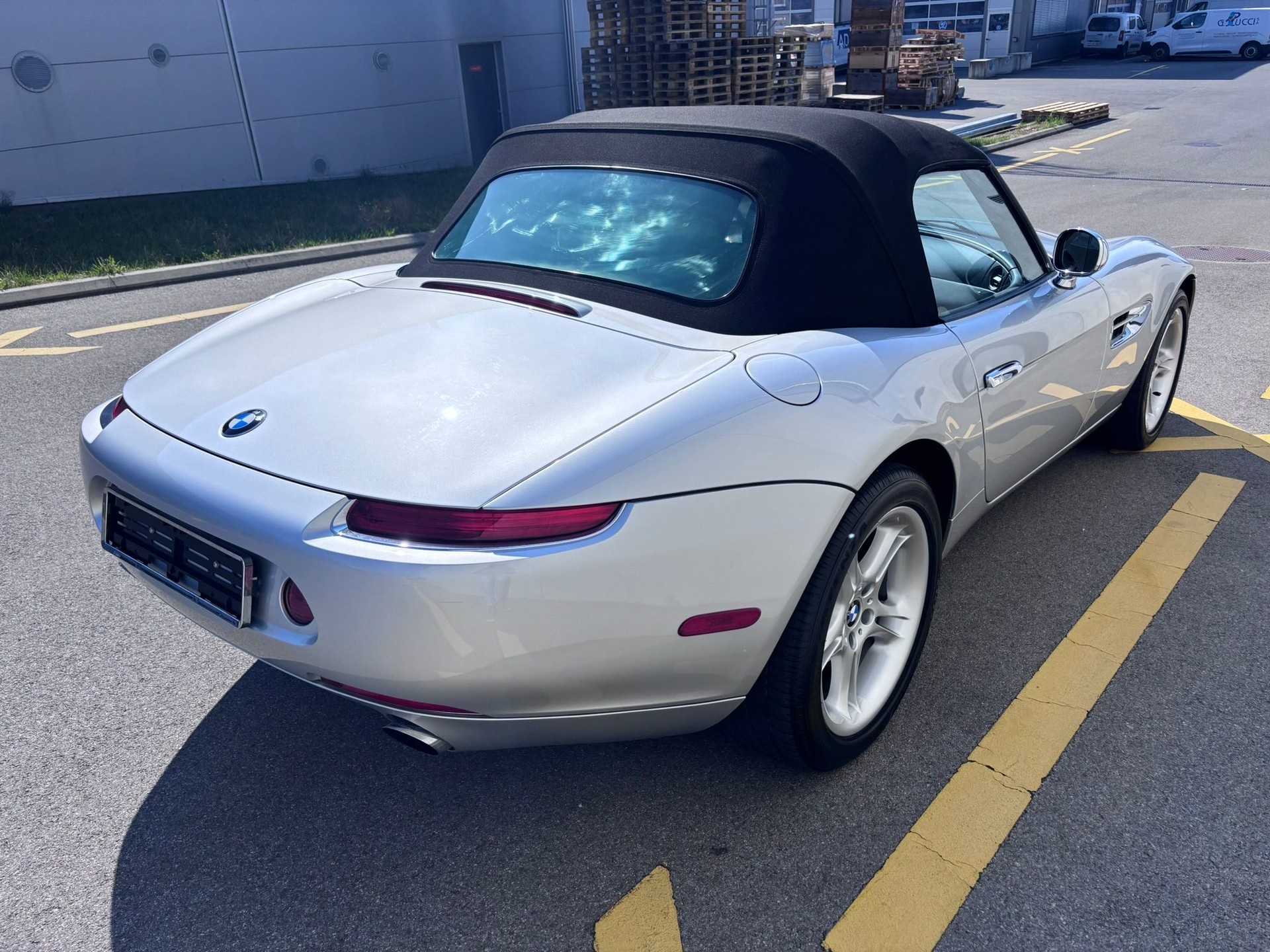 BMW Z8 Roadster-image-5