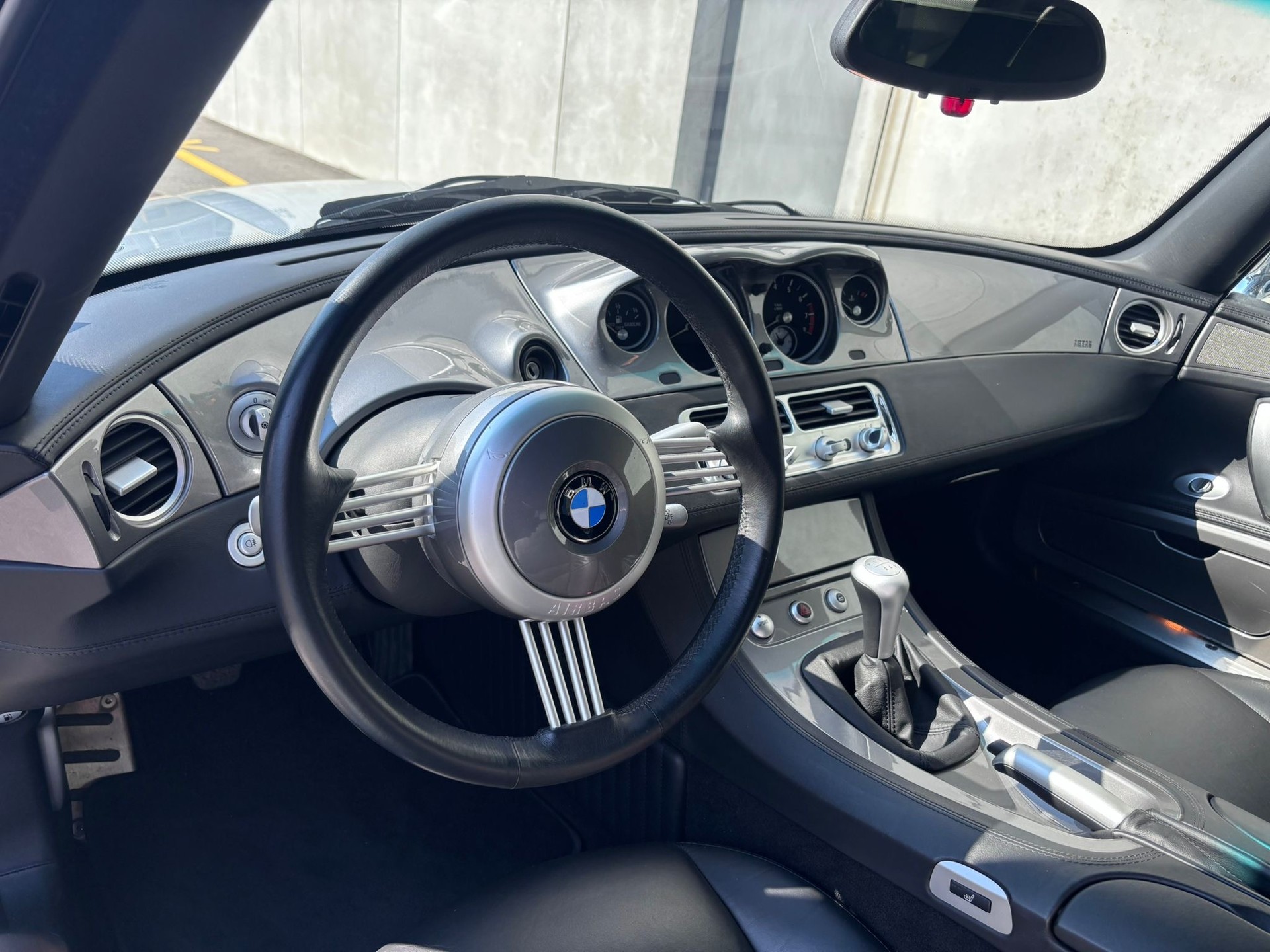 BMW Z8 Roadster-image-14