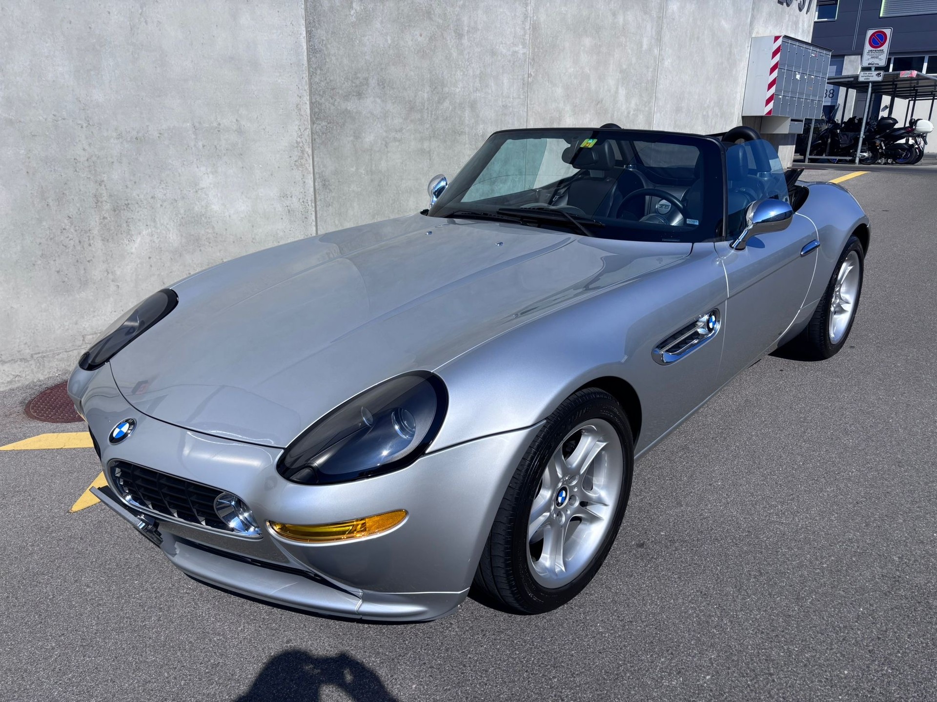 BMW Z8 Roadster-image-9