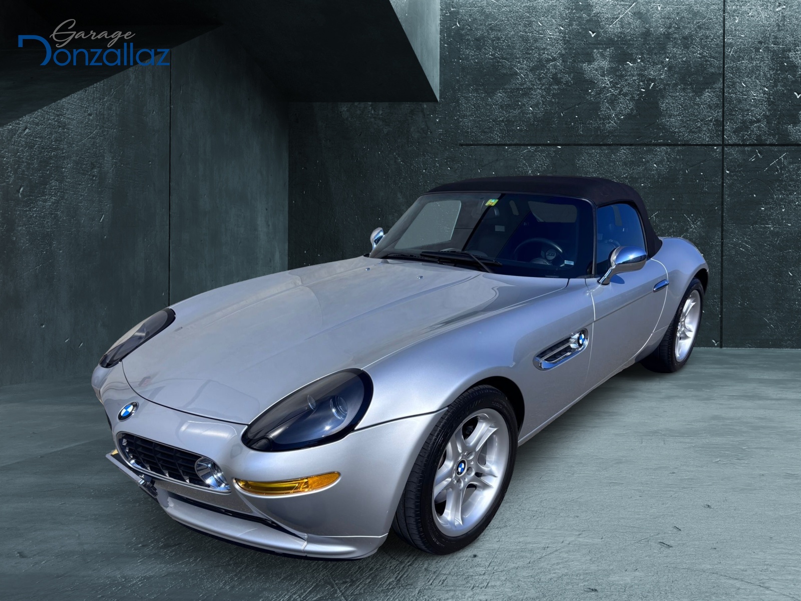 BMW Z8 Roadster-image-2