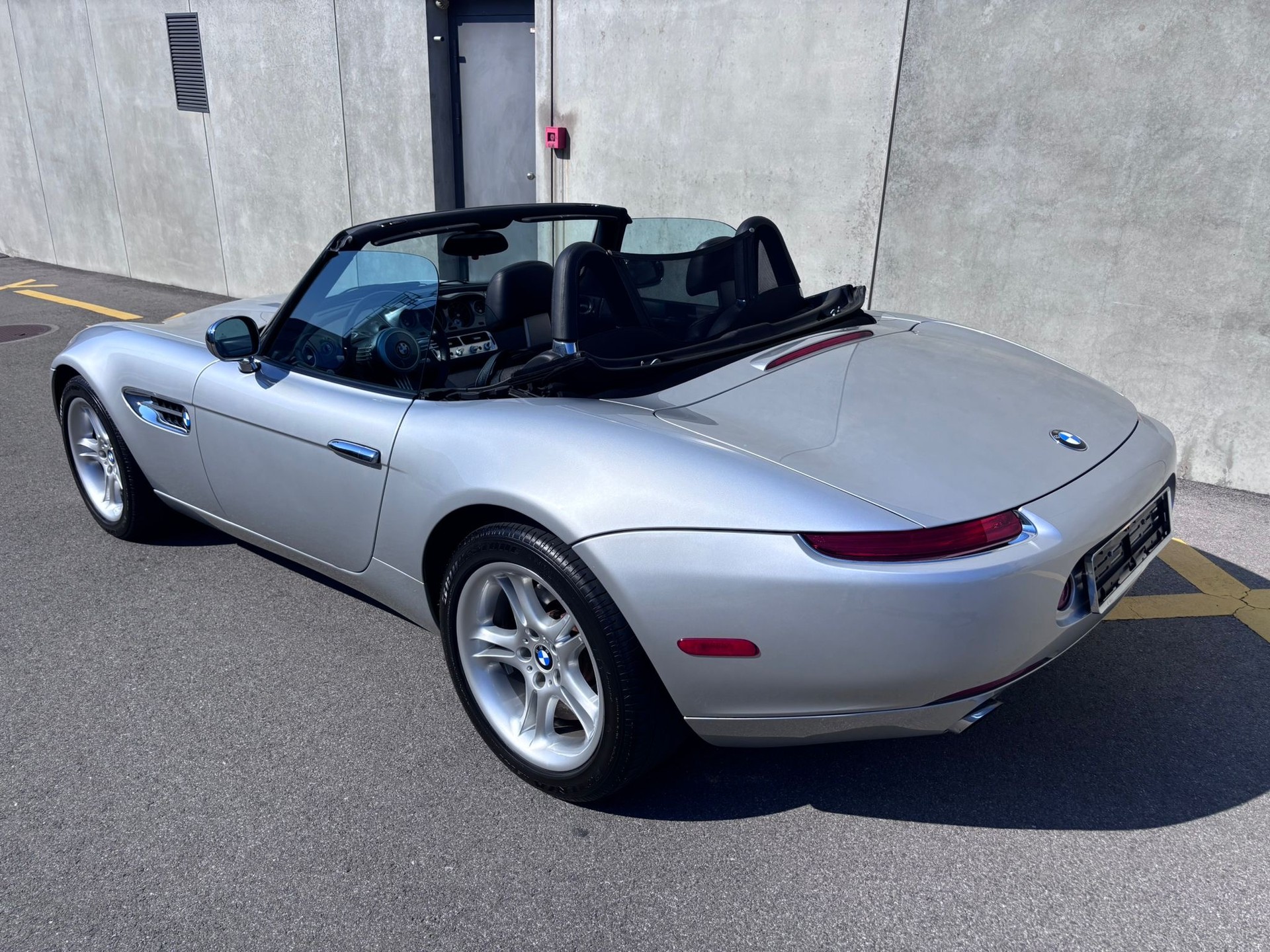 BMW Z8 Roadster-image-10
