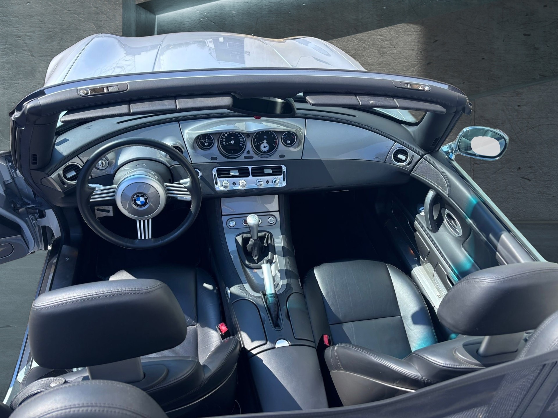 BMW Z8 Roadster-image-16