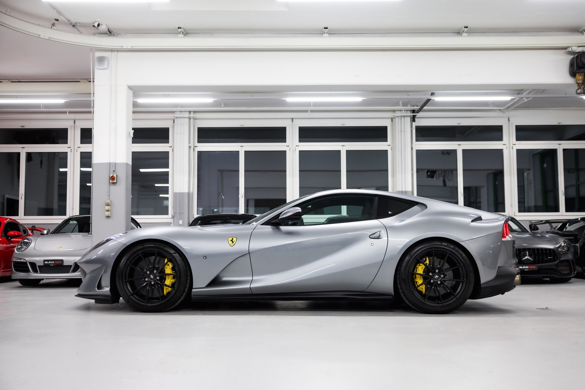 FERRARI 812 Superfast-image-4