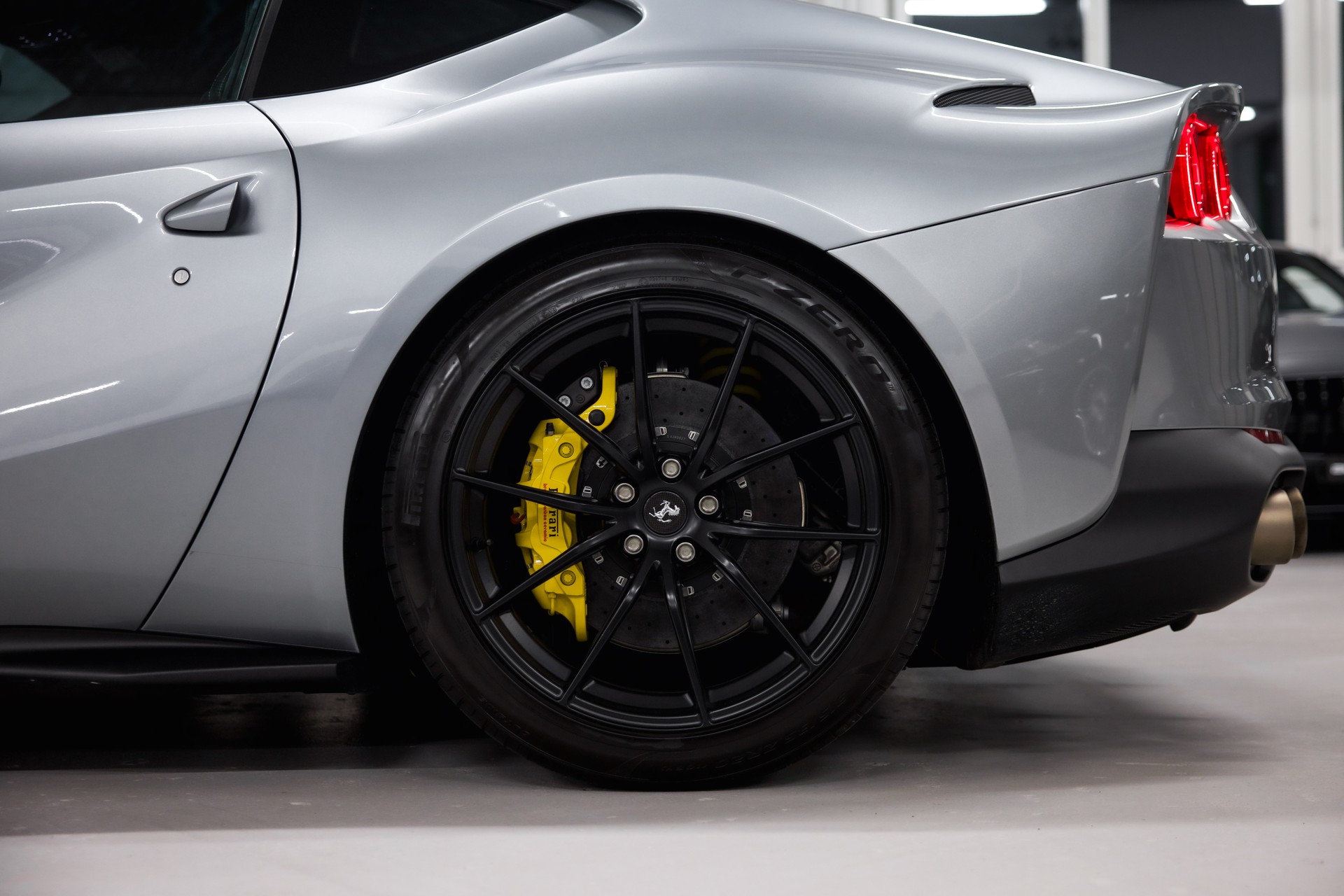 FERRARI 812 Superfast-image-10
